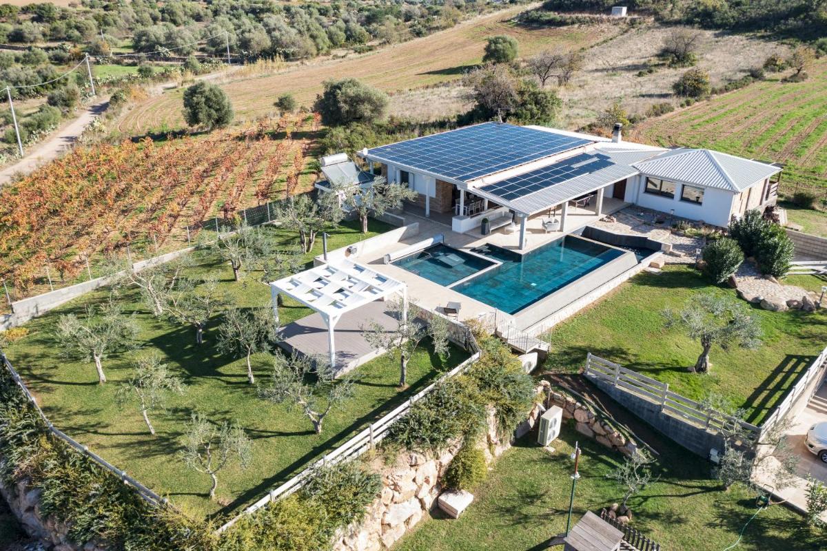 Villa with Garden View