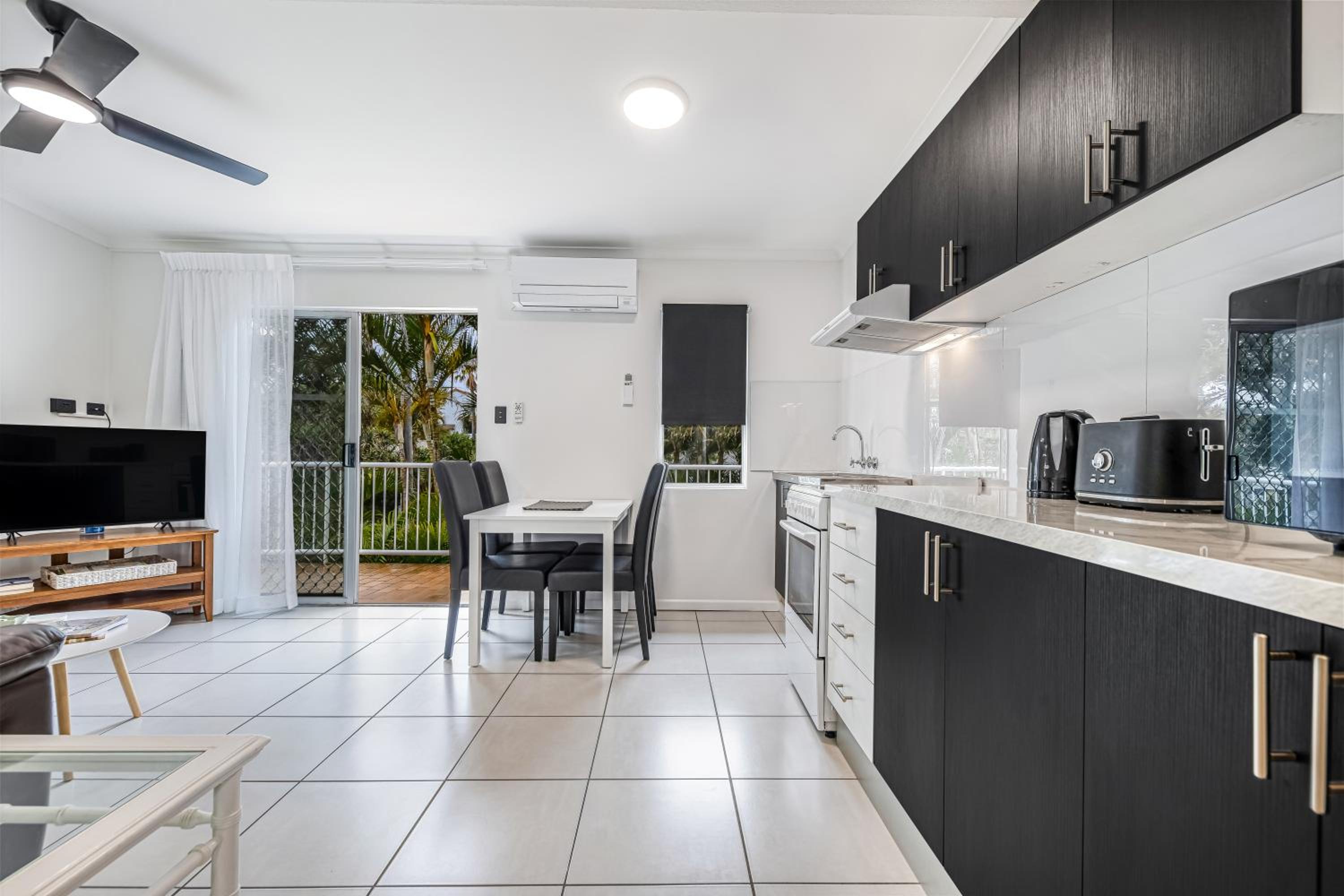 One-Bedroom Apartment with Balcony photo 3