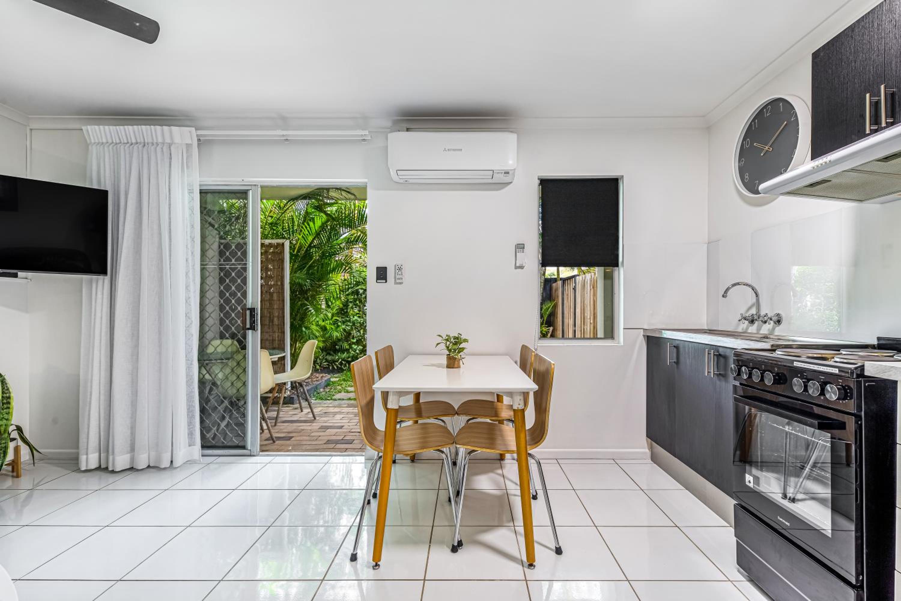 One-Bedroom Apartment with Courtyard photo 2