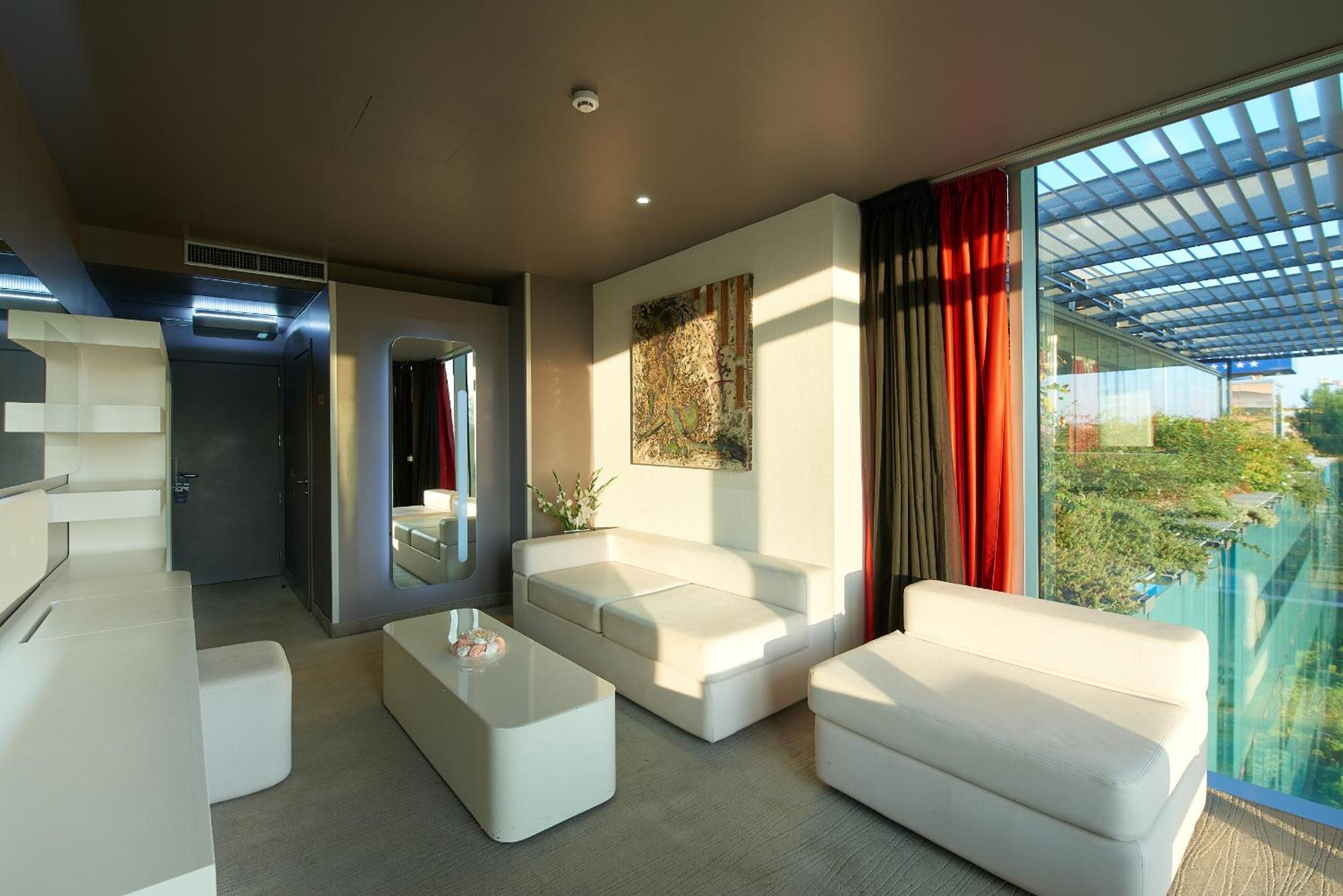 Suite thumbnail 5