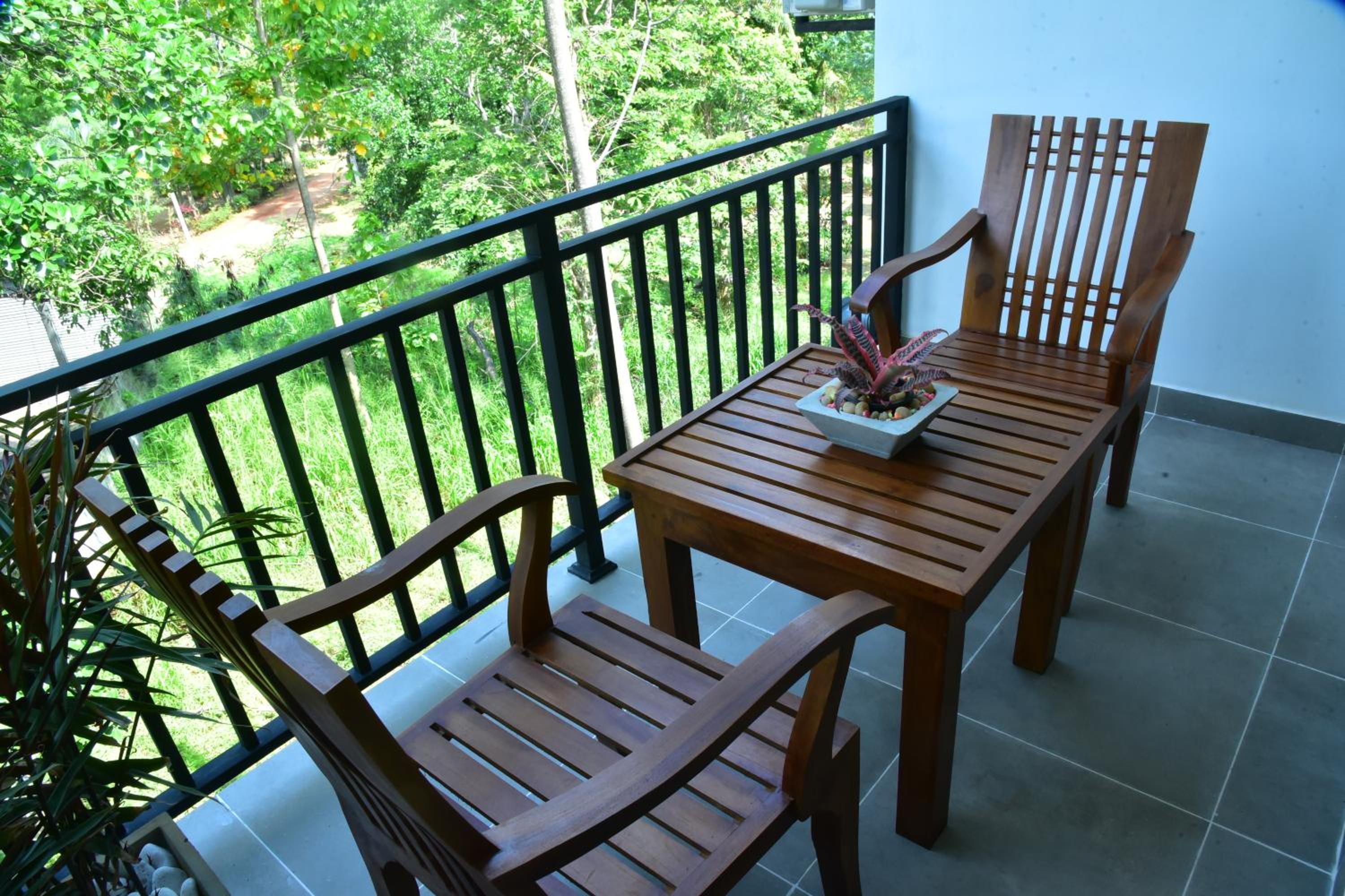 Deluxe Double Room with Balcony photo 3