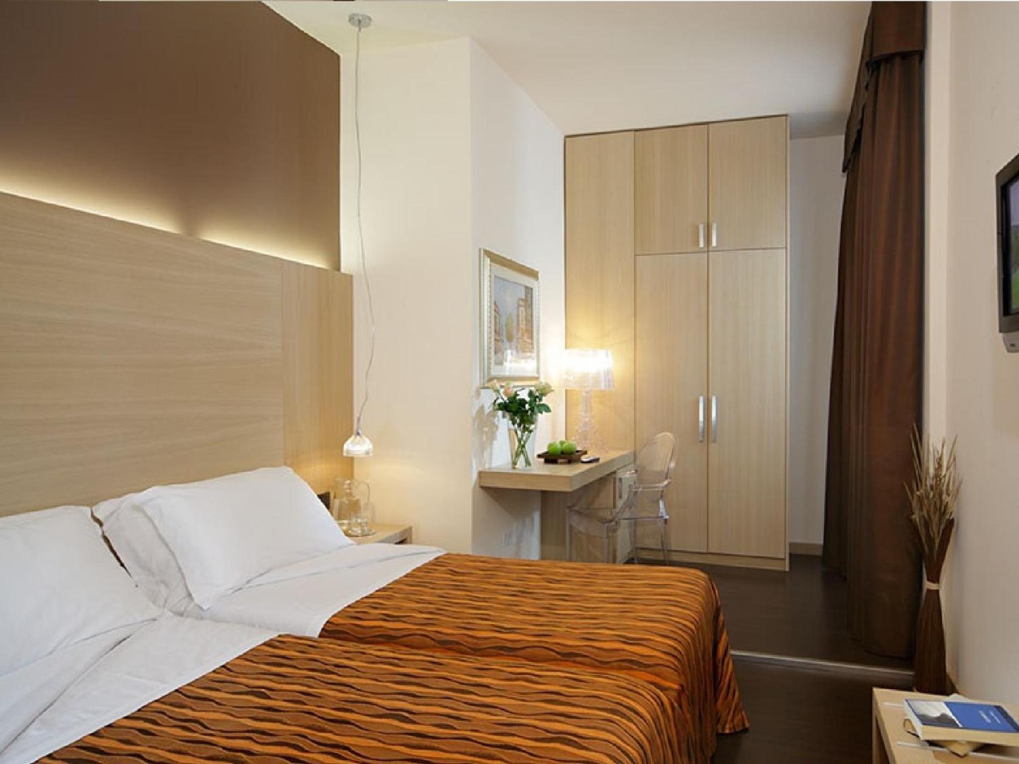 Double or Twin Room - Photo 3