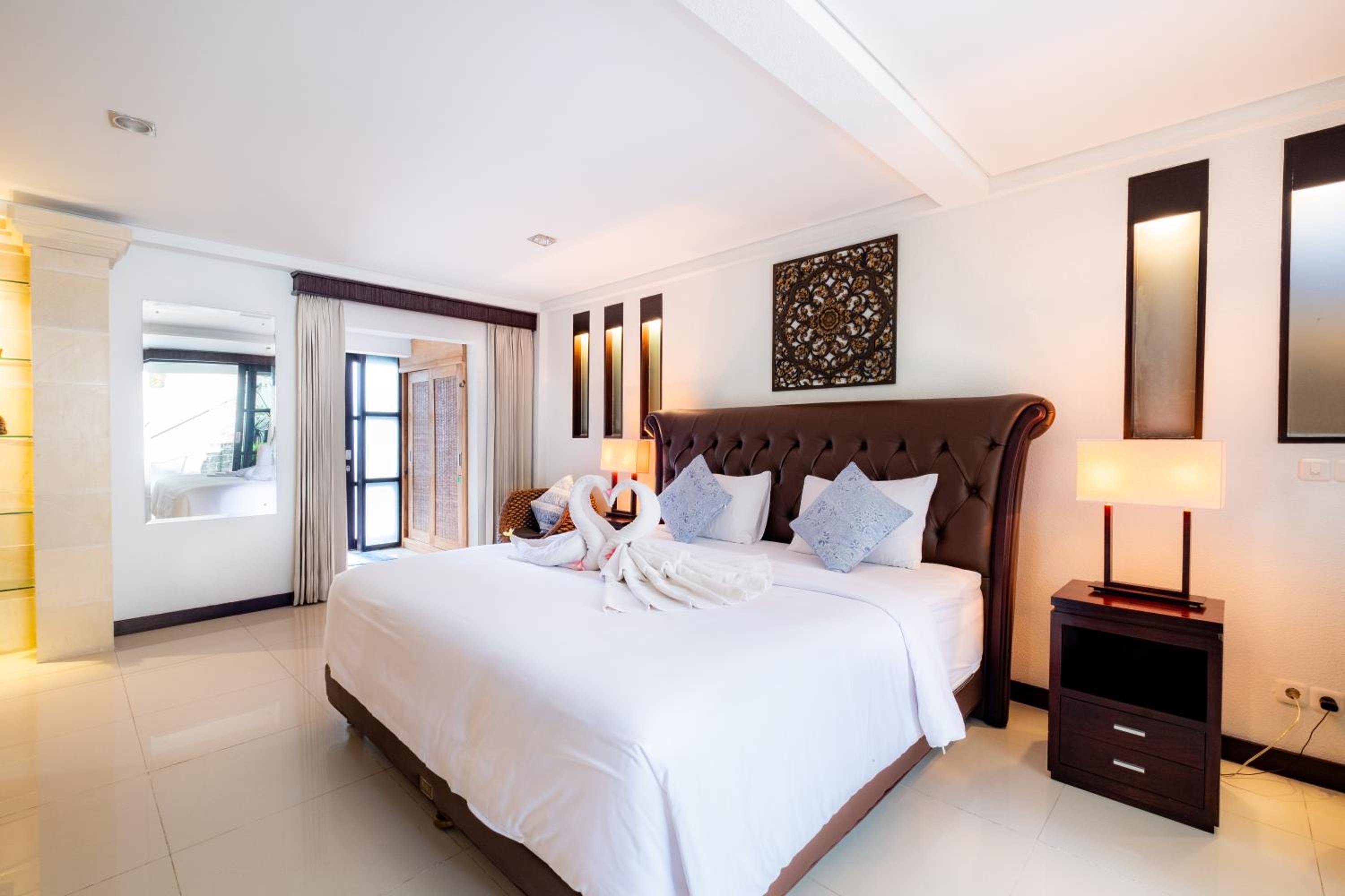 Villa with Private Pool - Photo 39
