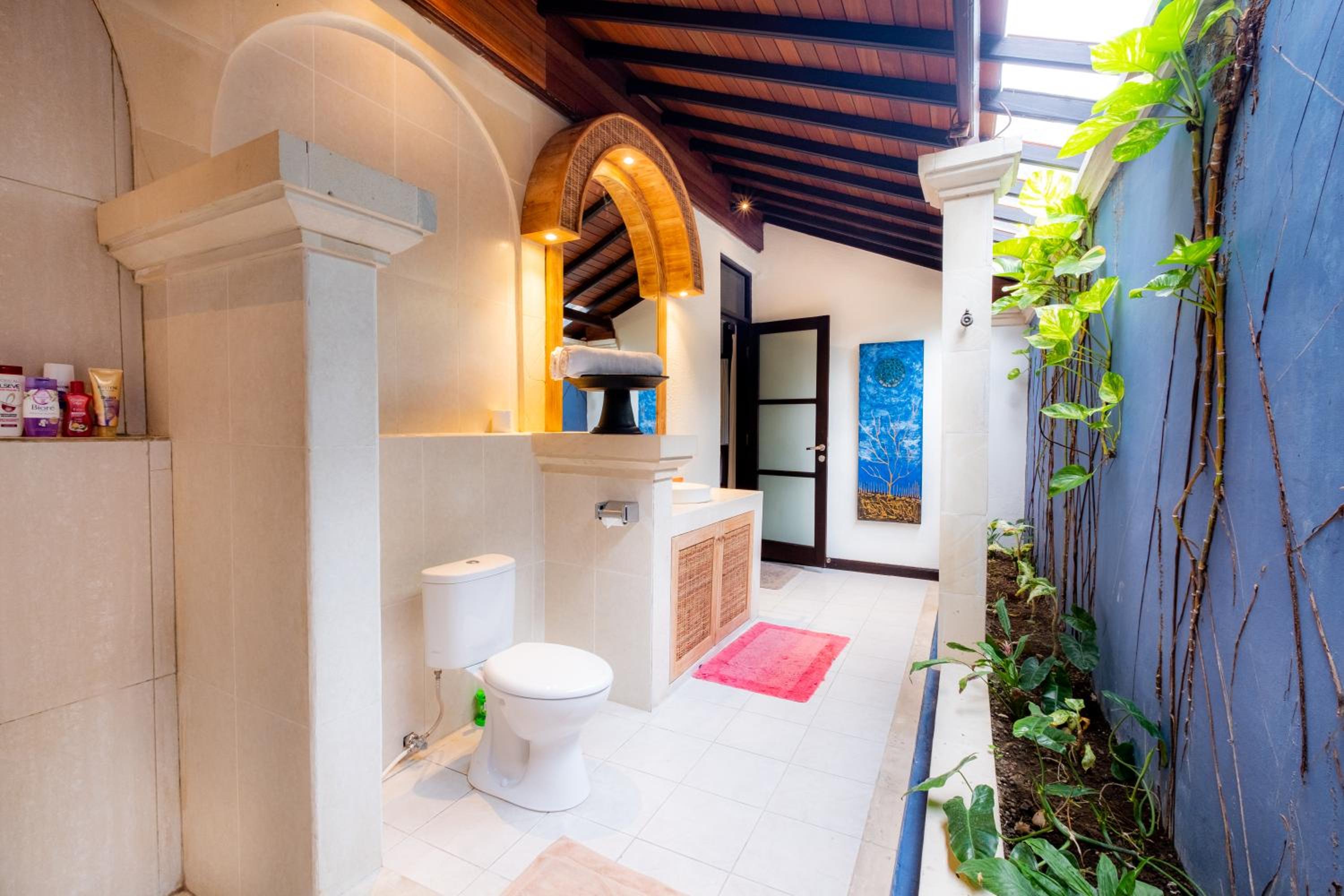 Villa with Private Pool - Photo 35
