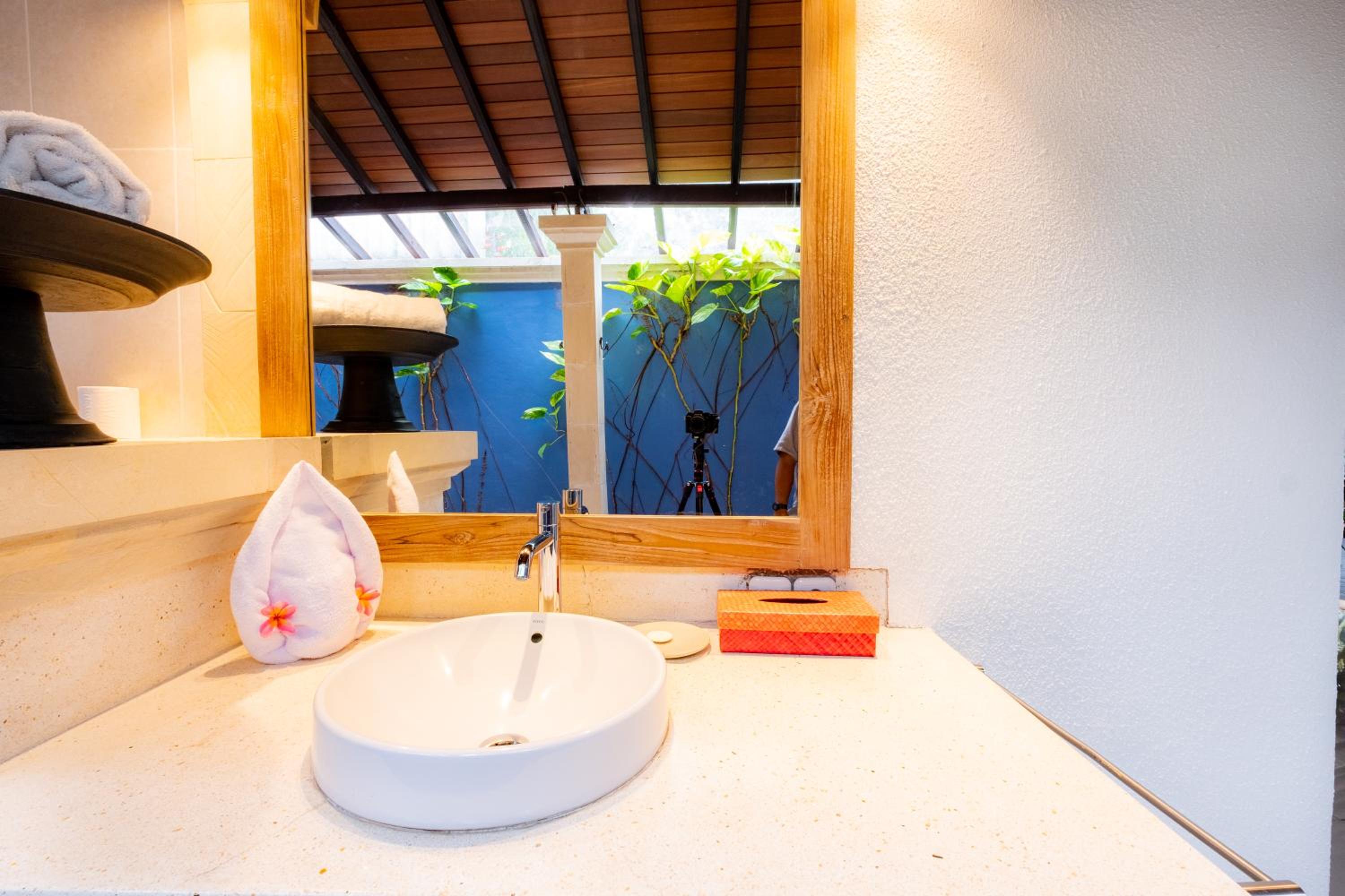 Villa with Private Pool - Photo 34