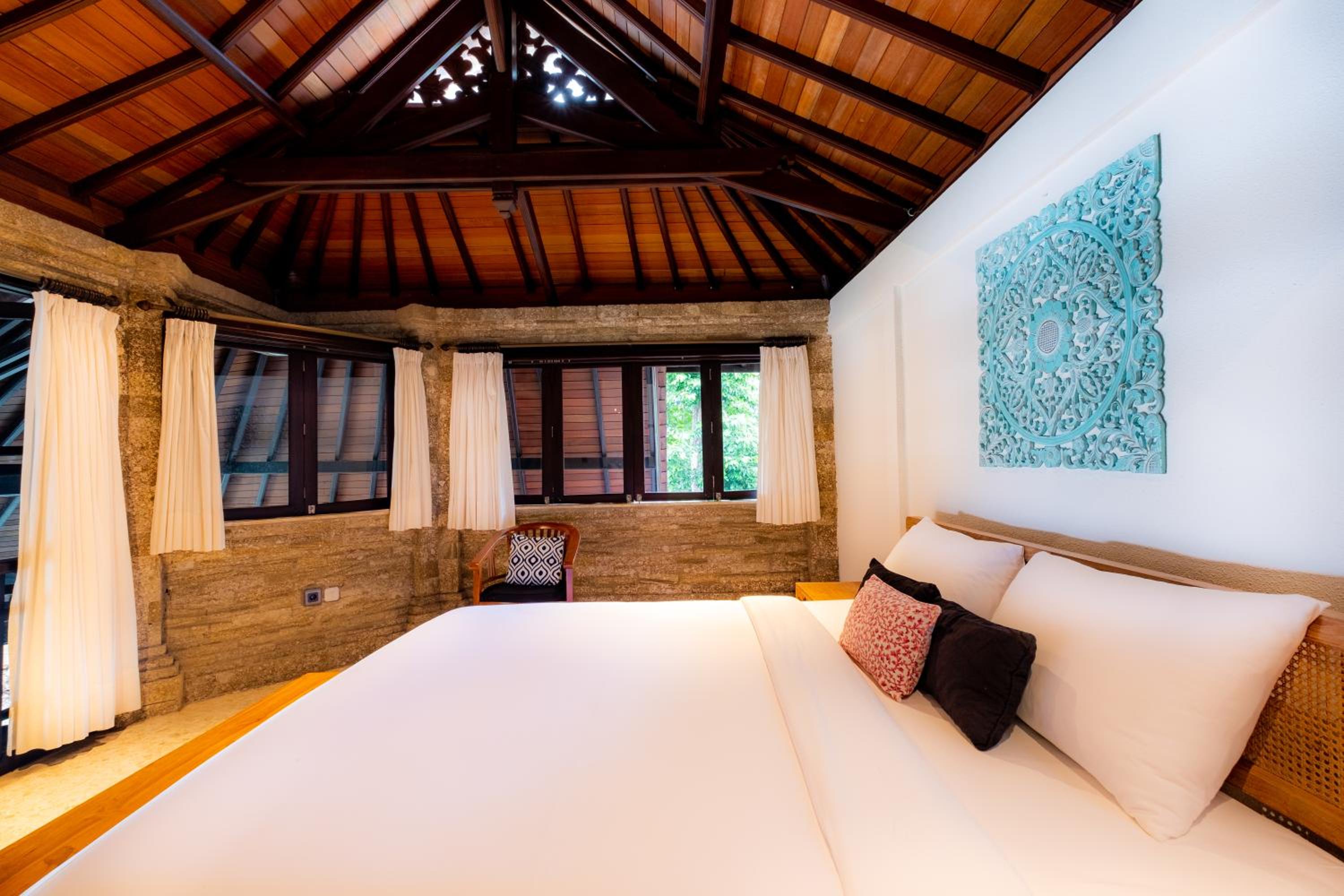 Villa with Private Pool - Photo 25