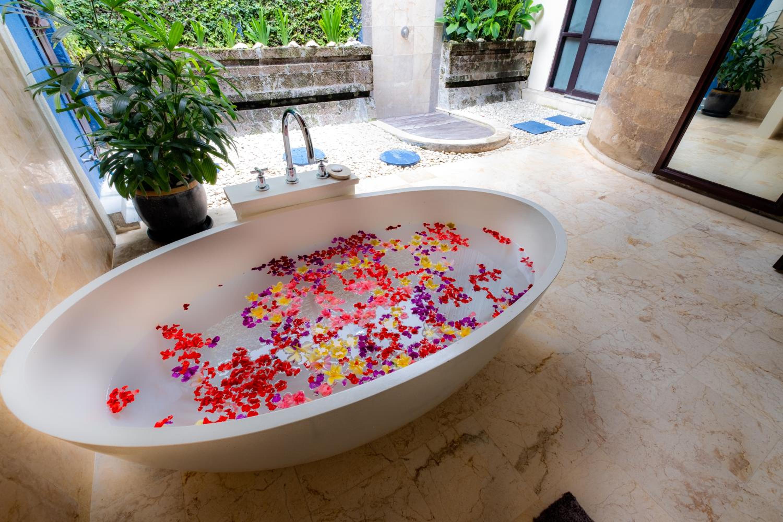 Villa with Private Pool - Photo 21