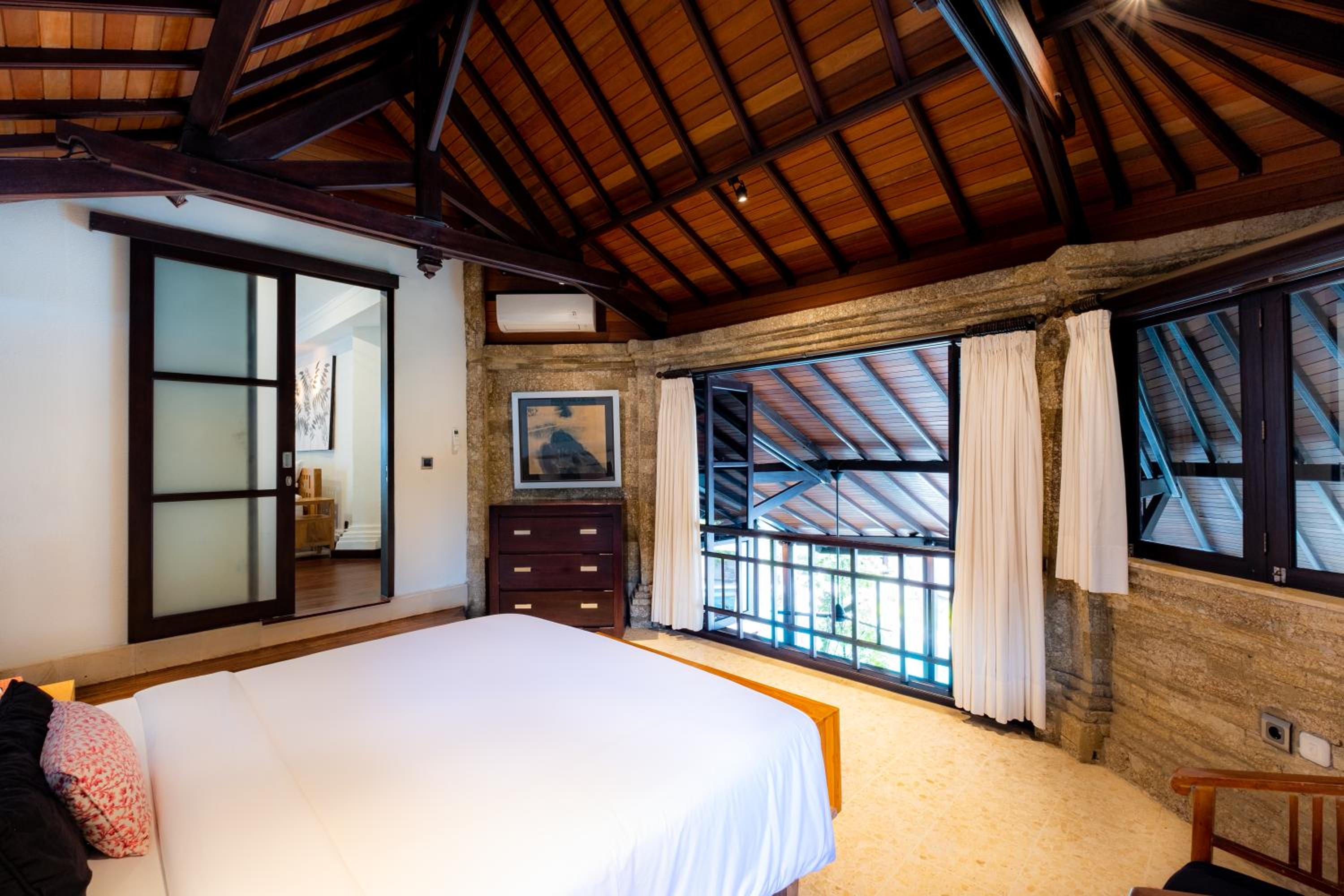 Villa with Private Pool - Photo 20