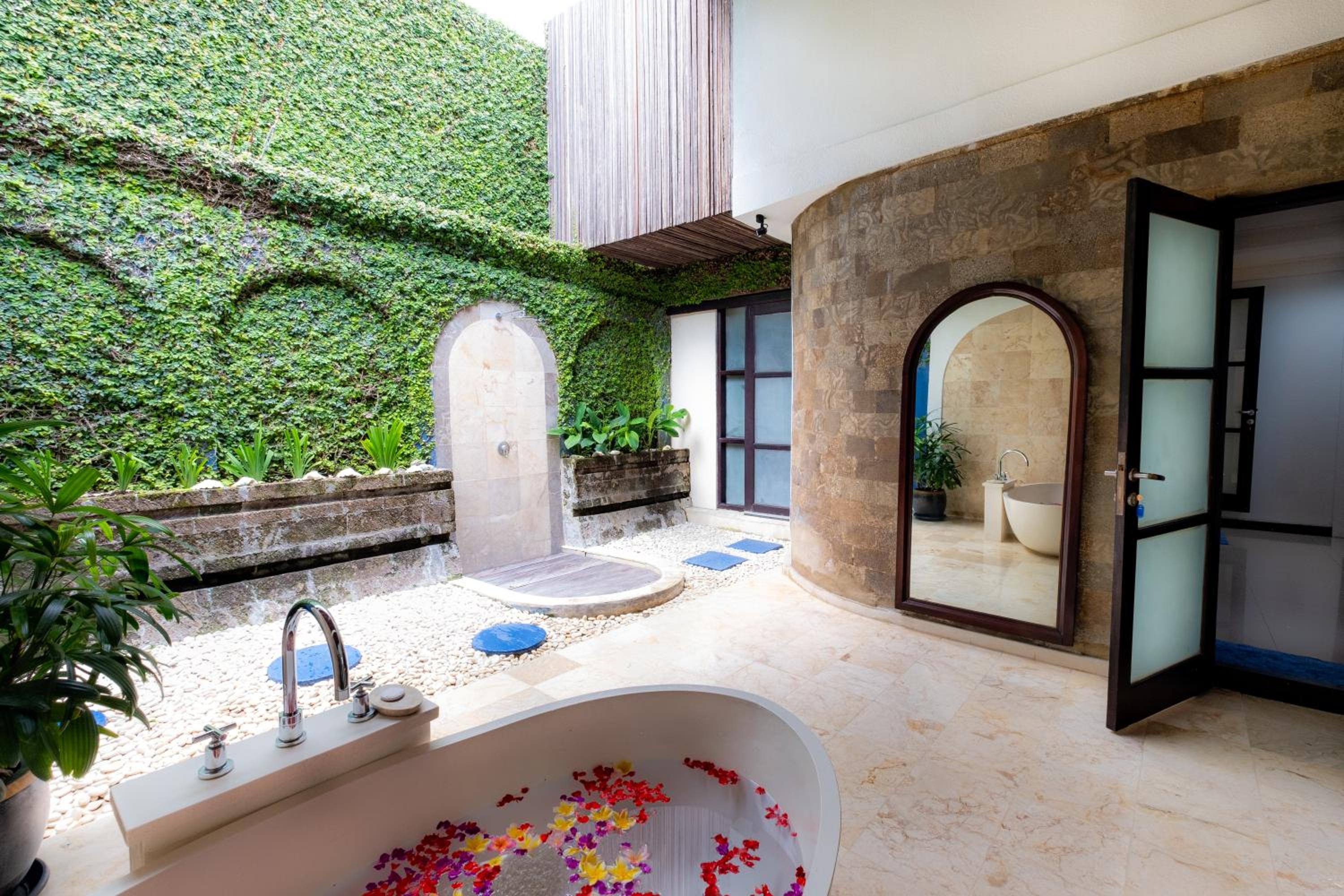 Villa with Private Pool - Photo 19