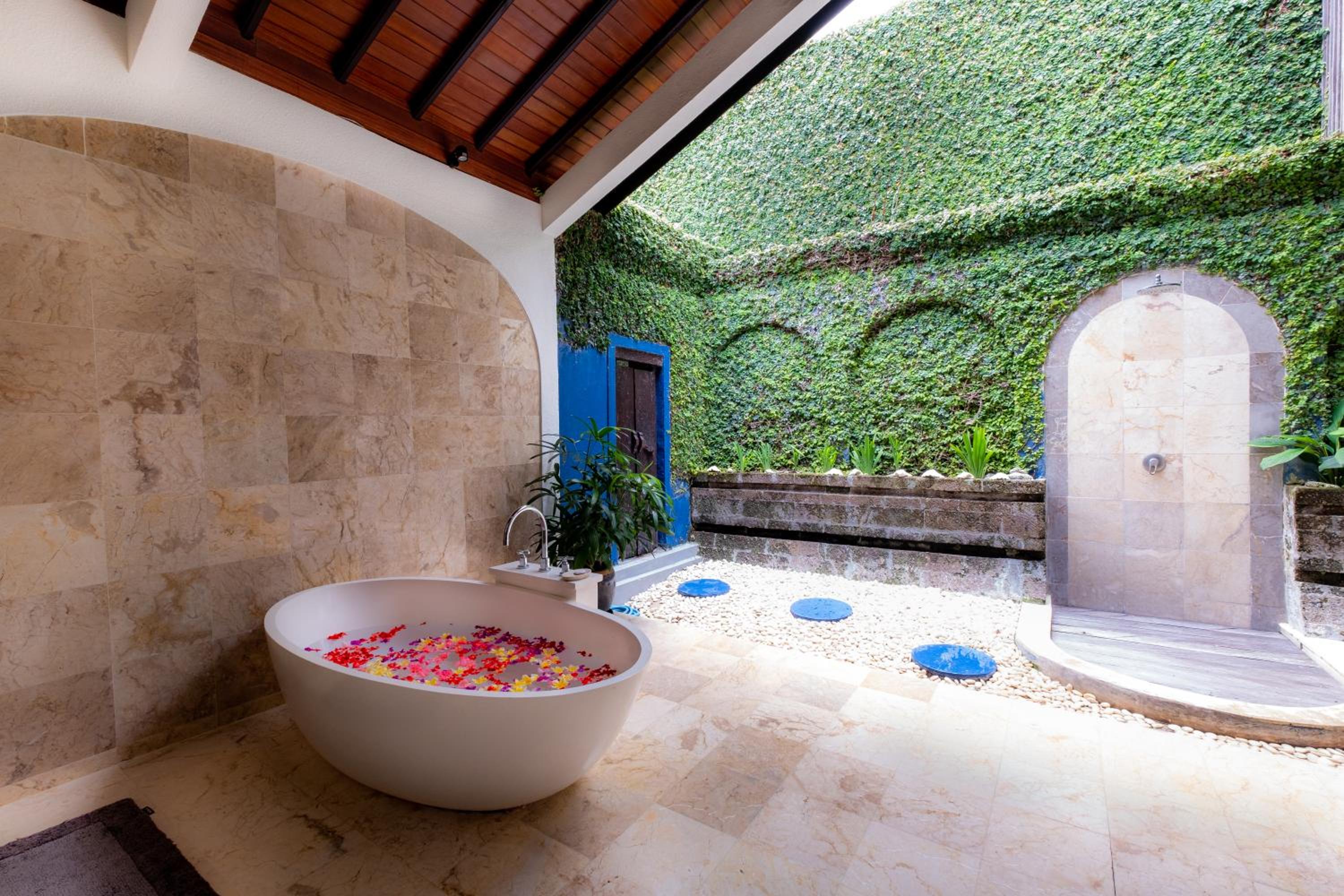 Villa with Private Pool - Photo 18