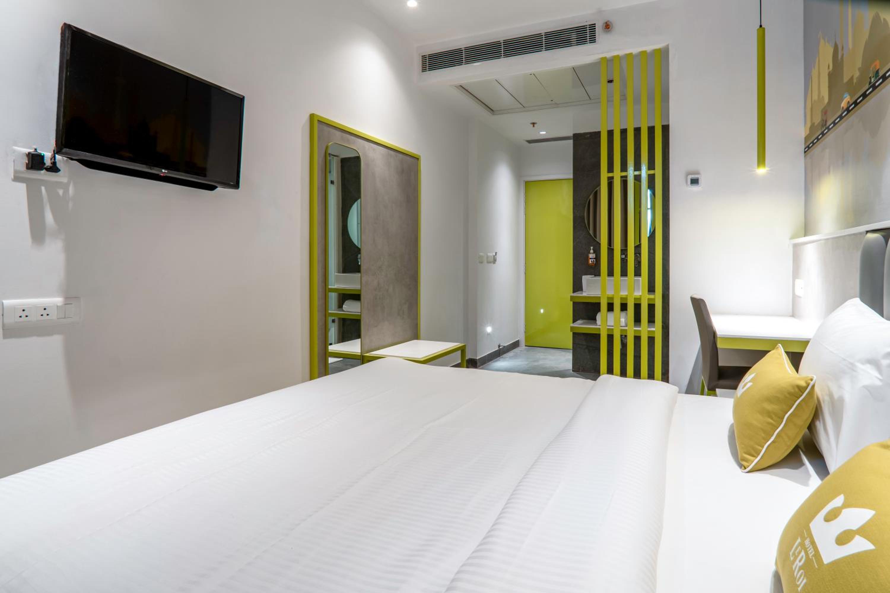 Deluxe Room - Photo 11