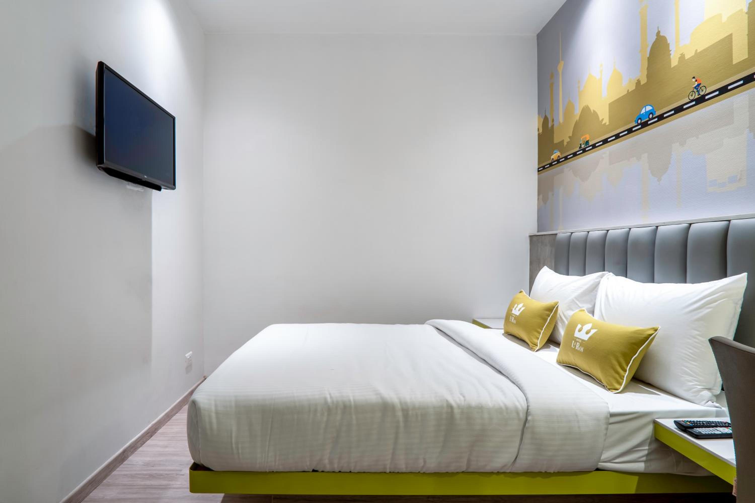 Deluxe Room - Photo 9