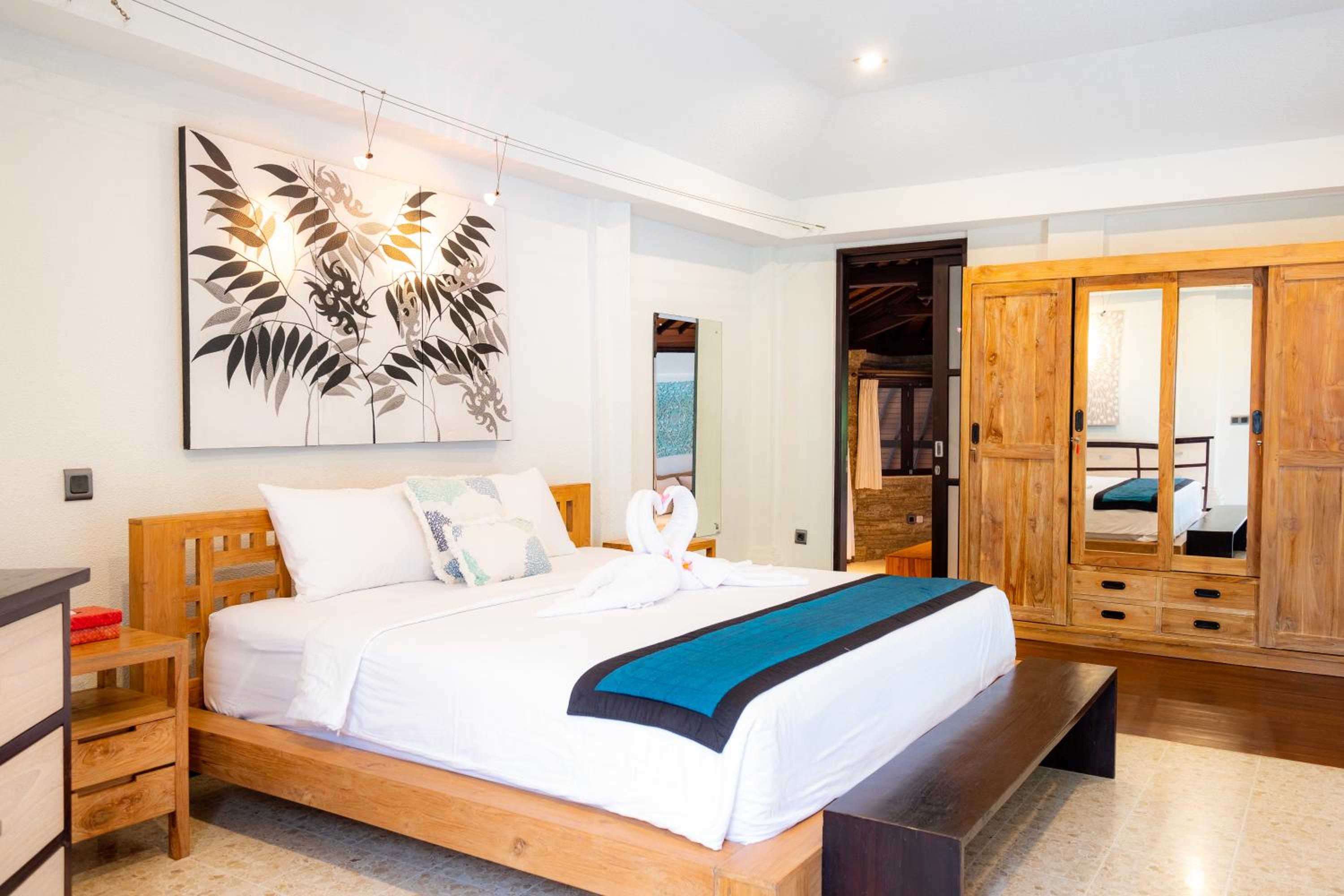 Villa with Private Pool - Photo 15