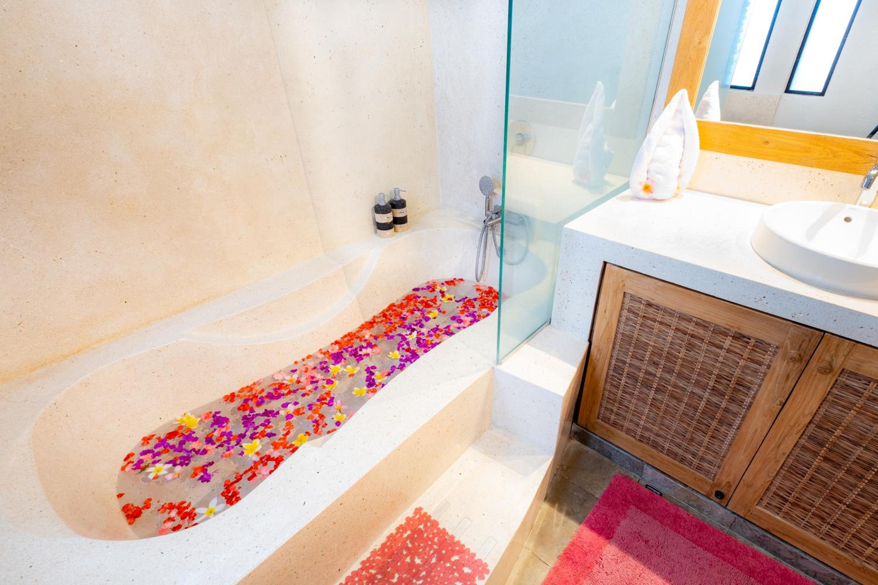 Villa with Private Pool - Photo 14