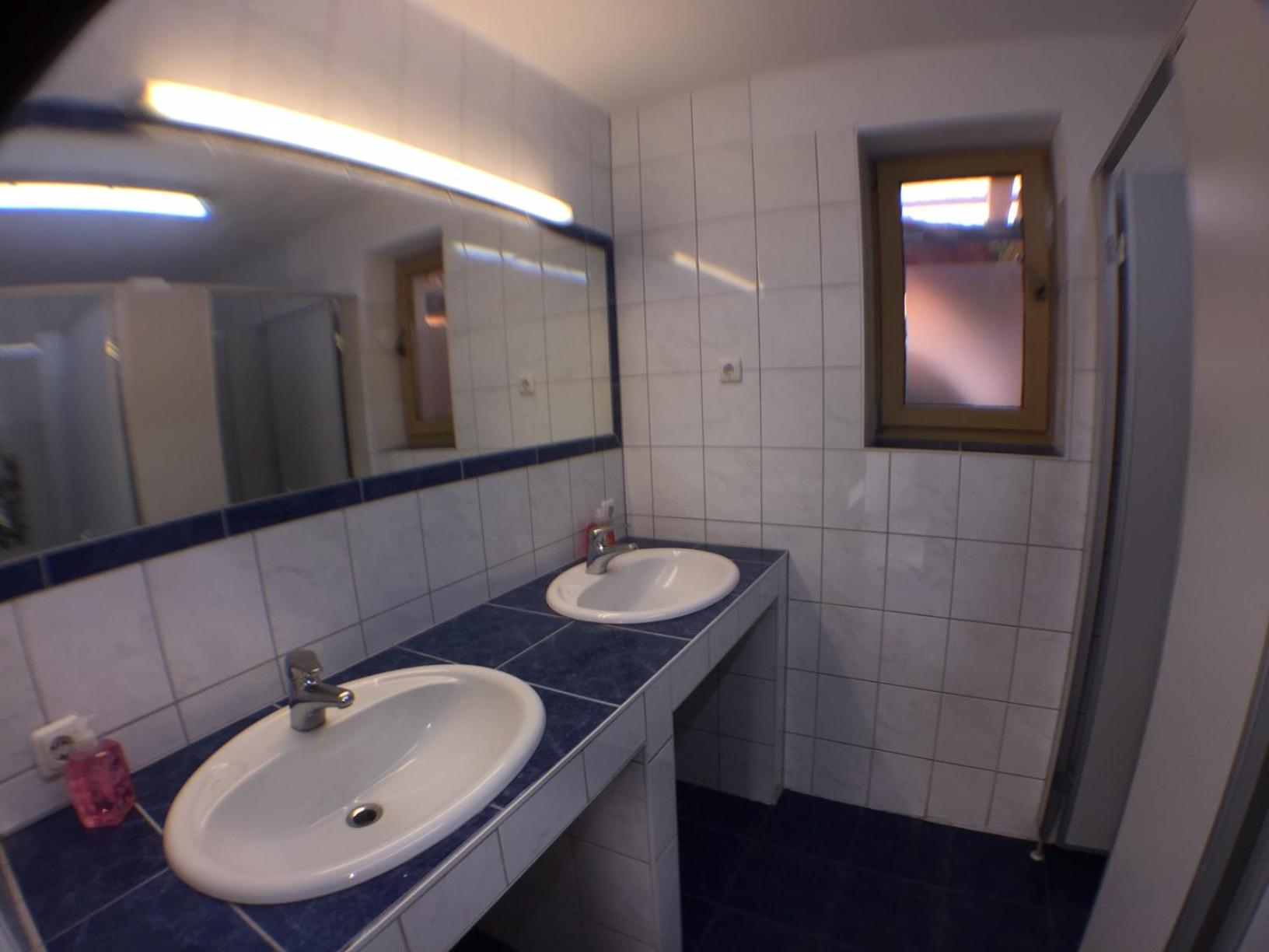 Family Room with Shared Bathroom photo 3