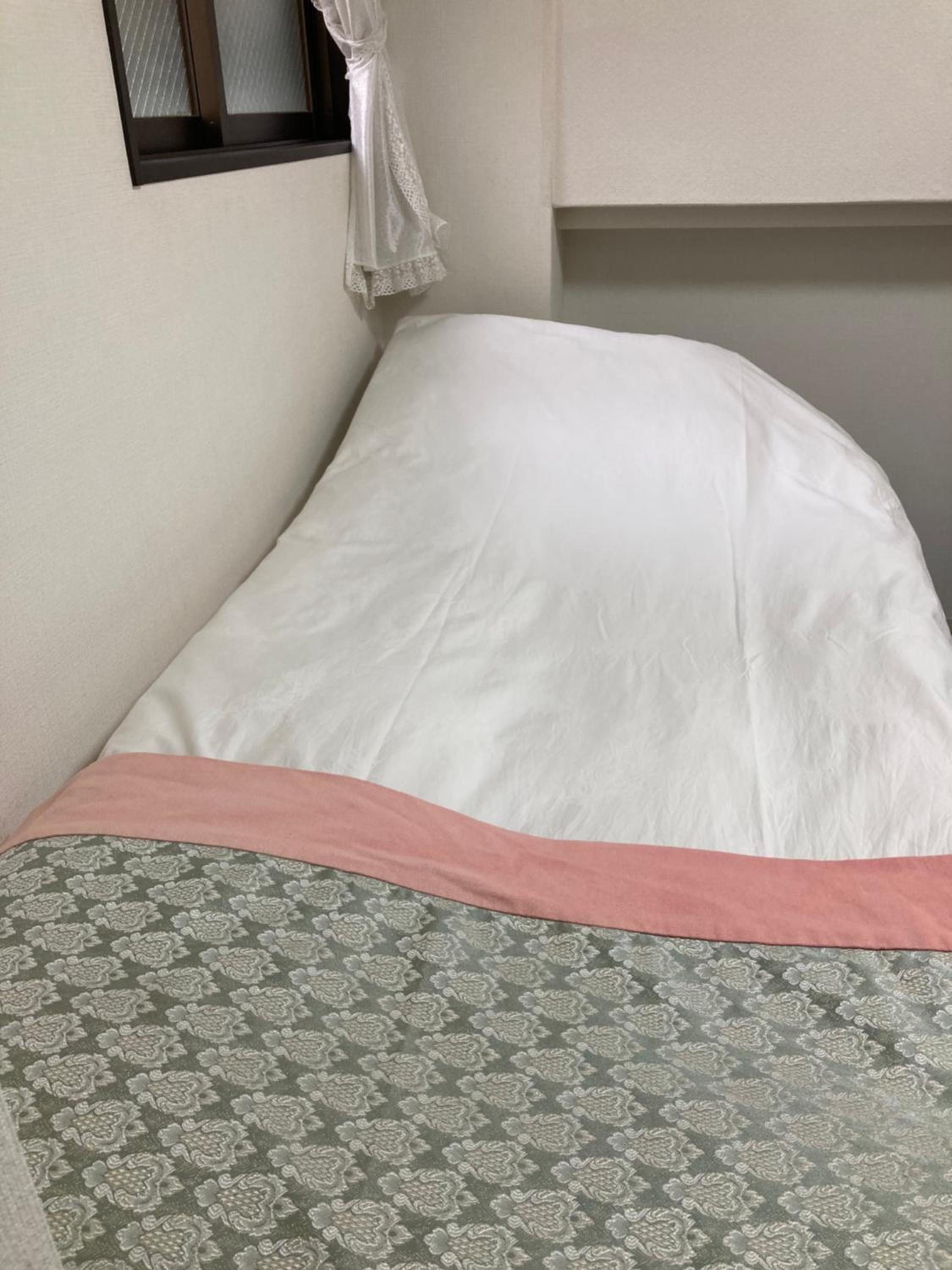 Single Room with Shared Shower and Toilet photo 2