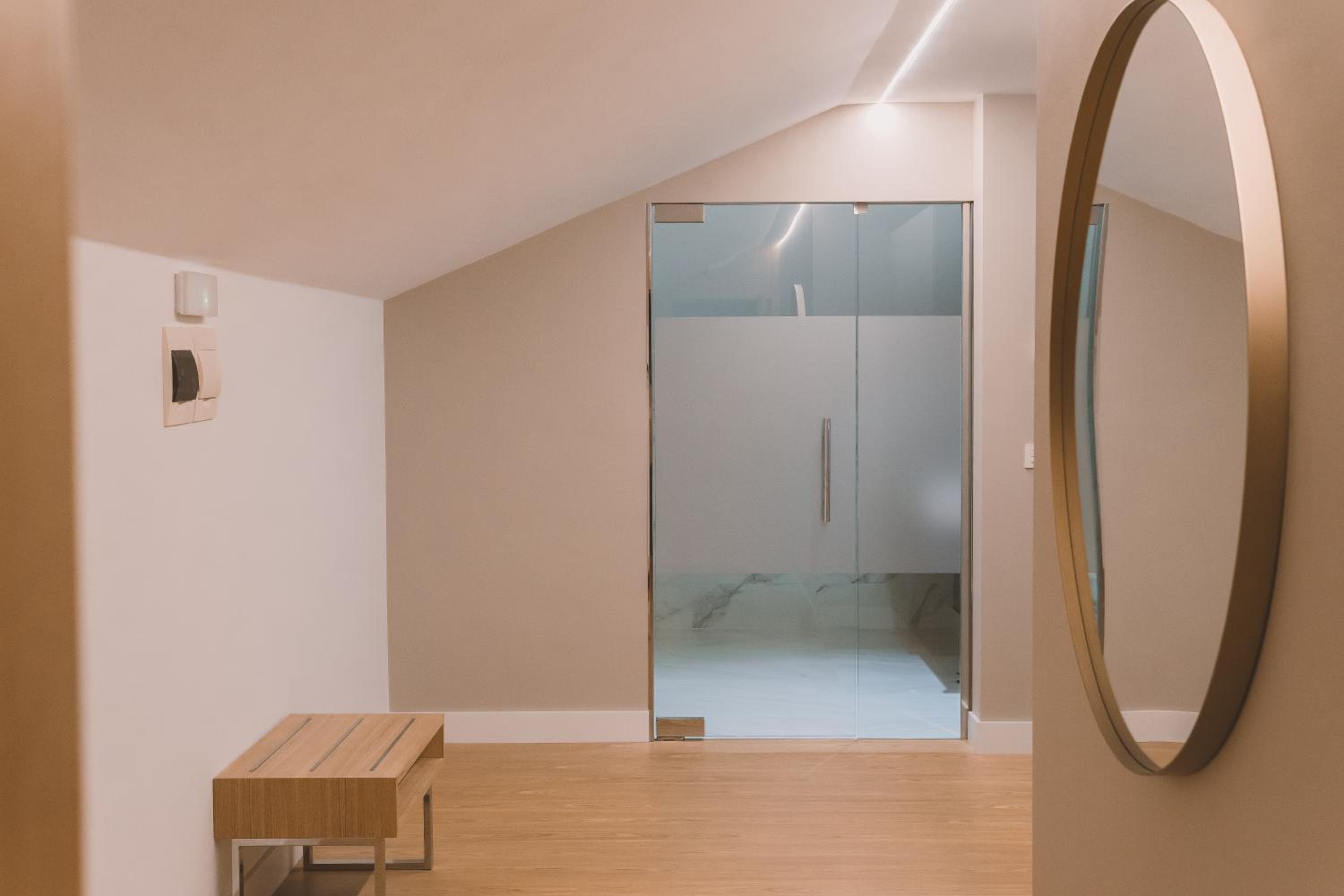 King Room with Spa Bath - Photo 4