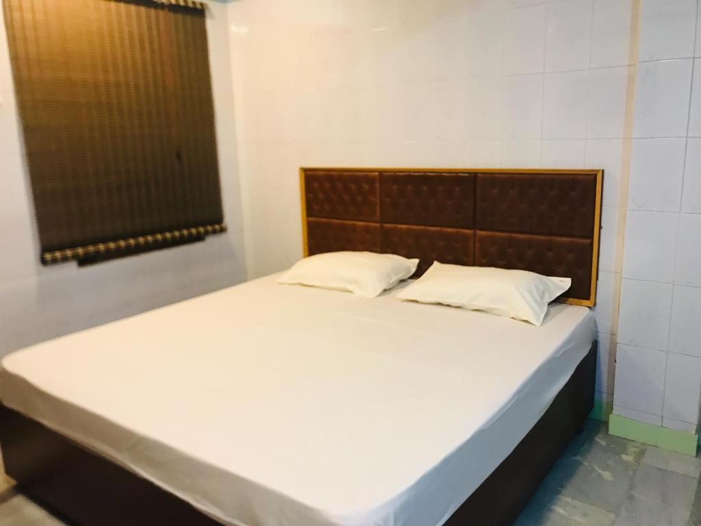 Deluxe Double Room (2 Adults + 1 Child) - Photo 8