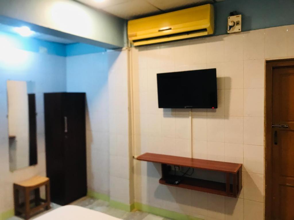 Deluxe Double Room (2 Adults + 1 Child) - Photo 14