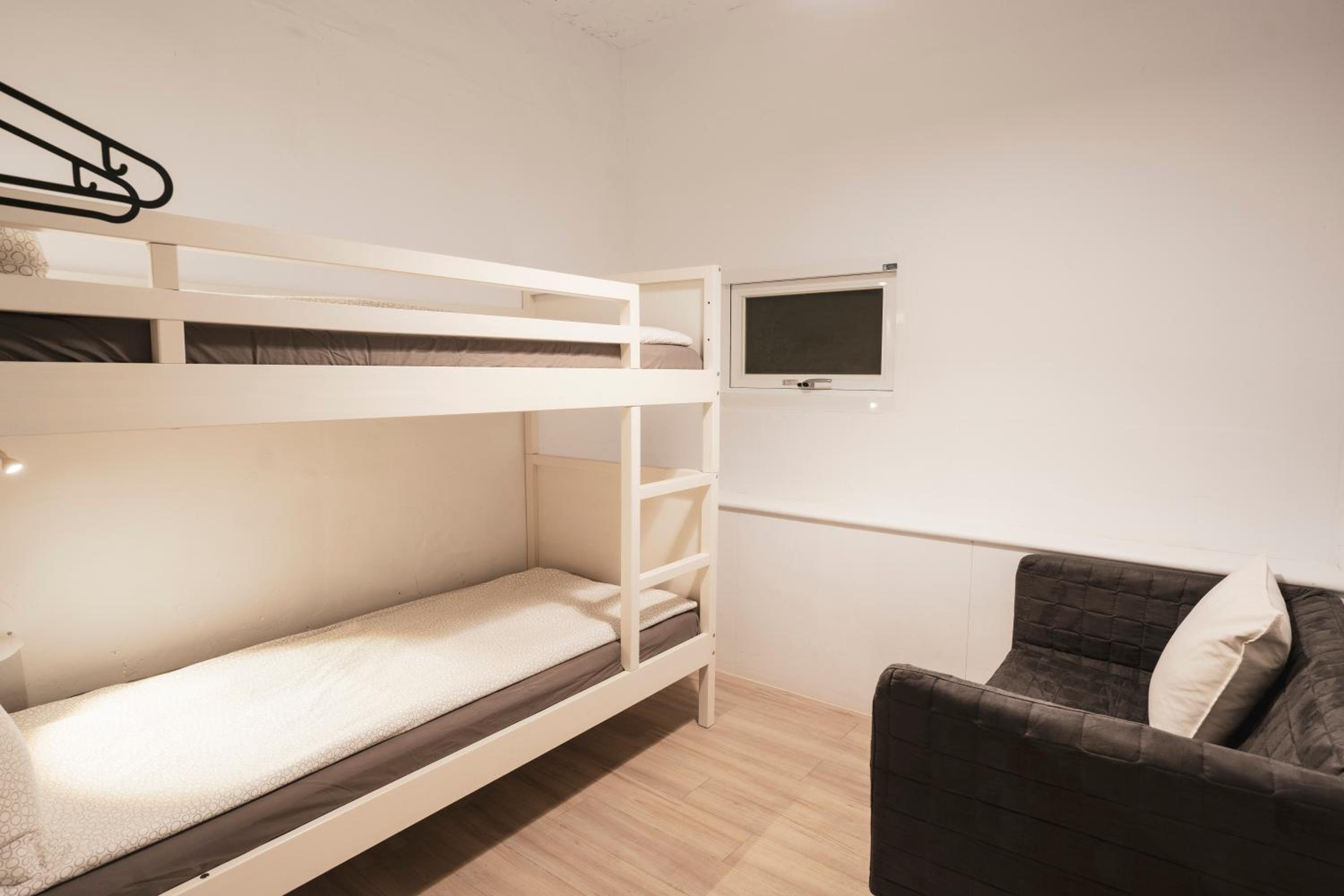 Standard Twin Room with Sofa photo 2