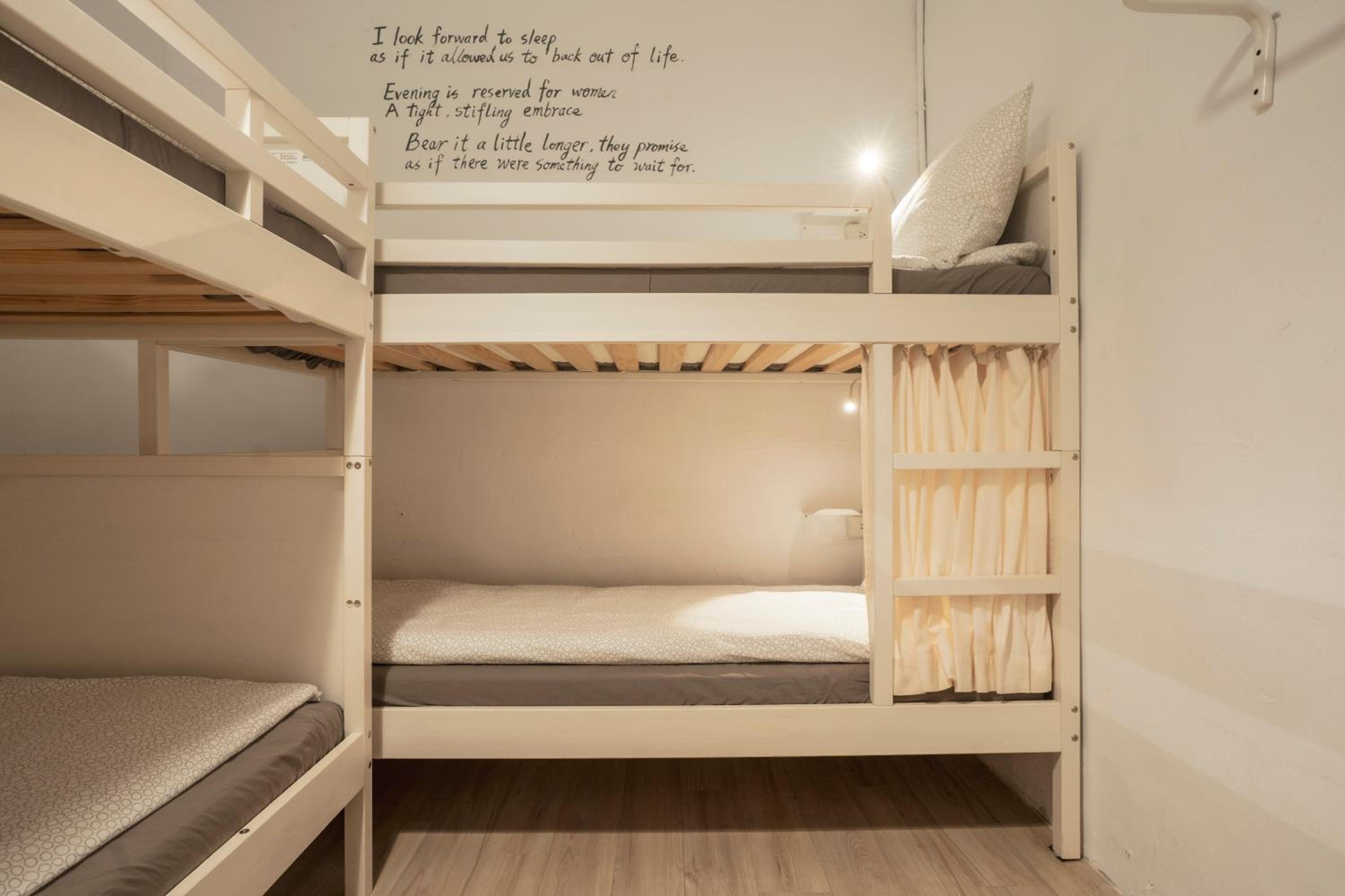 Bed in 4-Bed Female Dormitory Room photo 3