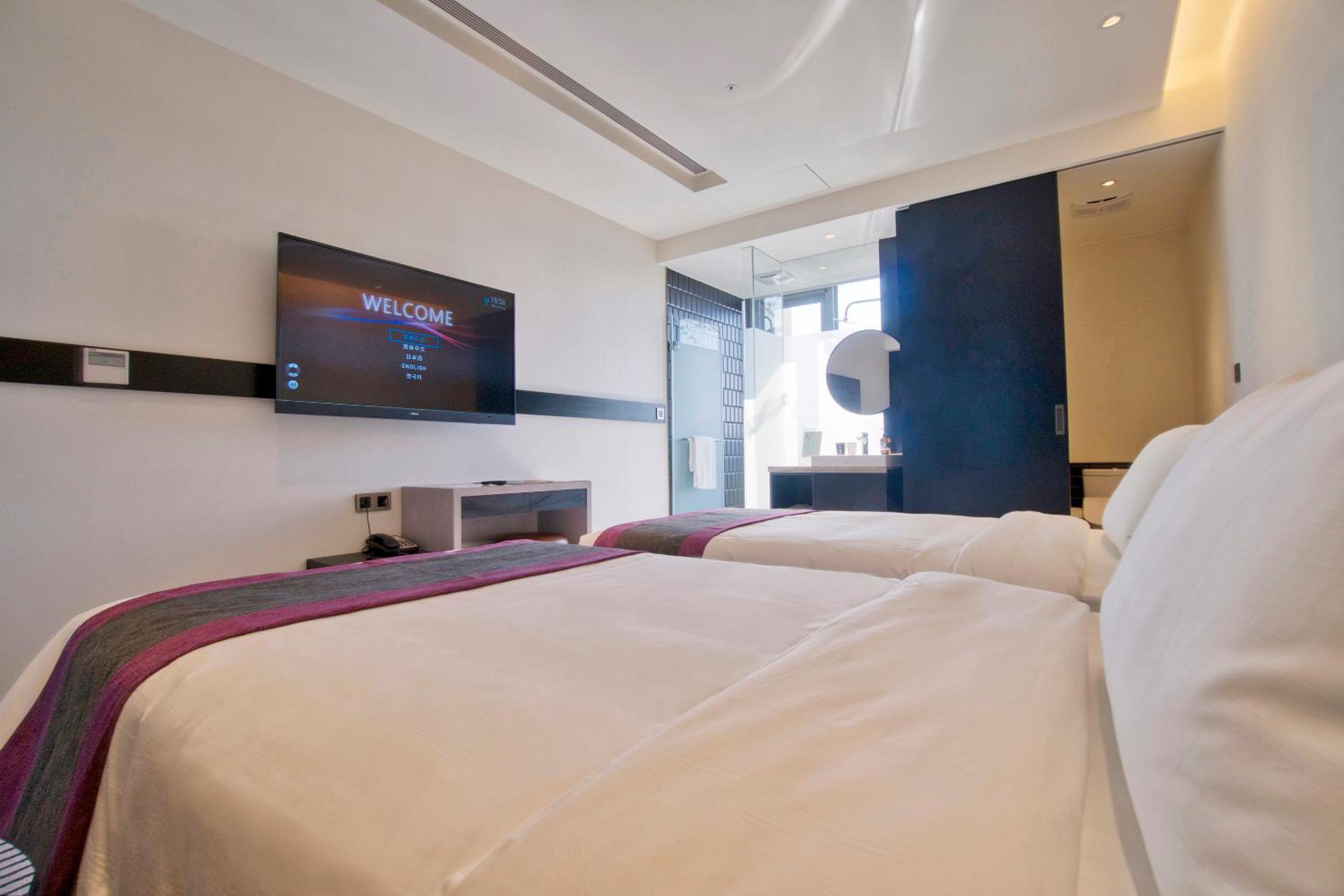 Standard Twin Room - Photo 8