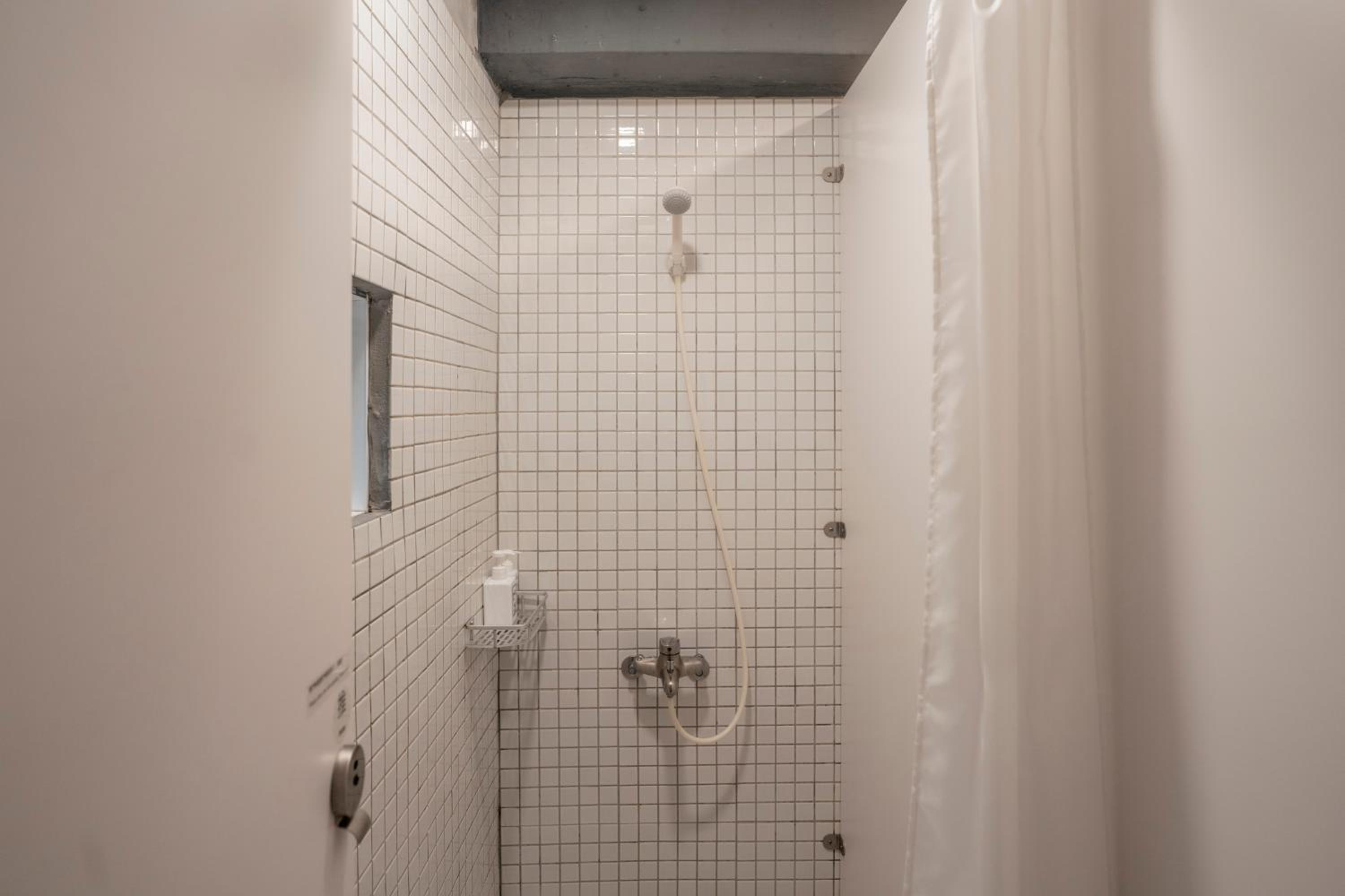 Quadruple Room with Shared Bathroom photo 2