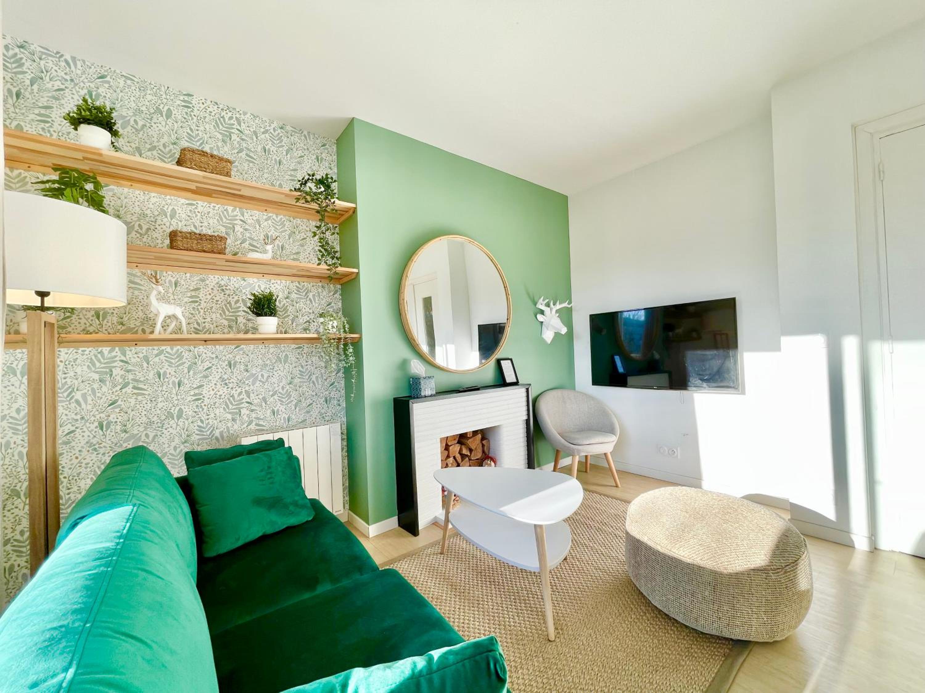 Apartment with Balcony - Photo 1