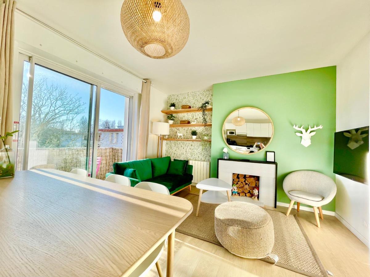 Apartment with Balcony - Photo 2