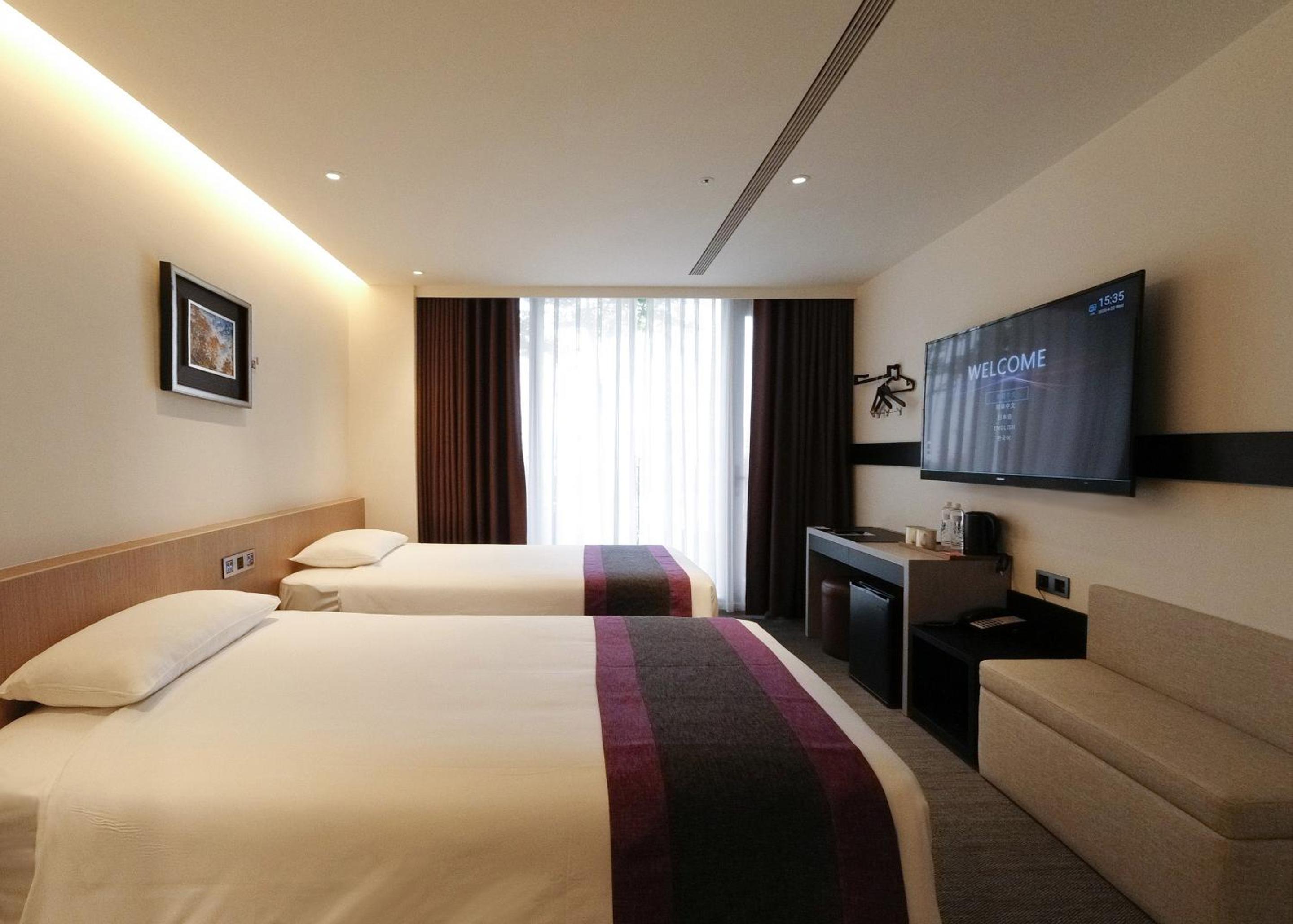 Deluxe Twin Room - Photo 2