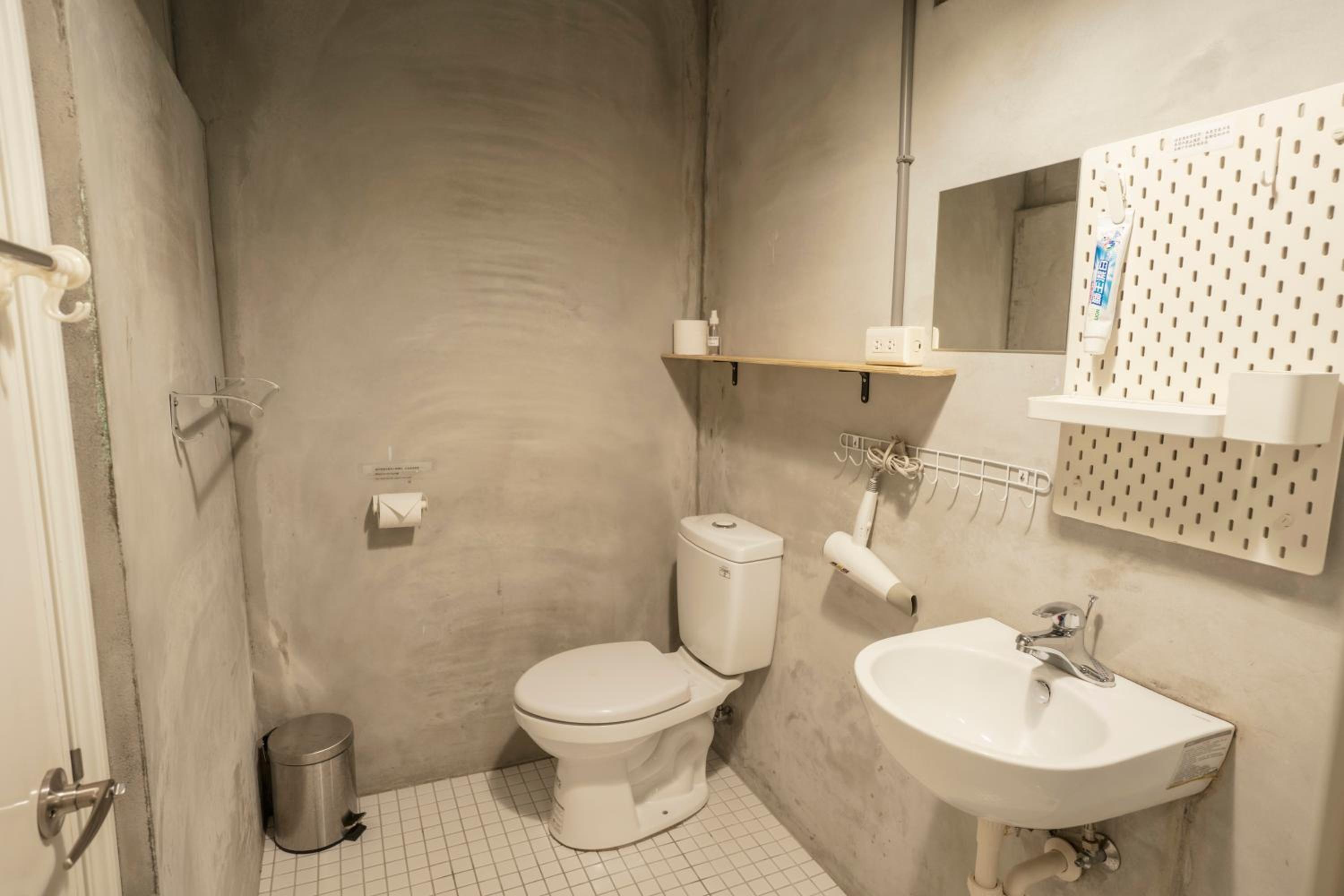 Family Room with Private Bathroom photo 3