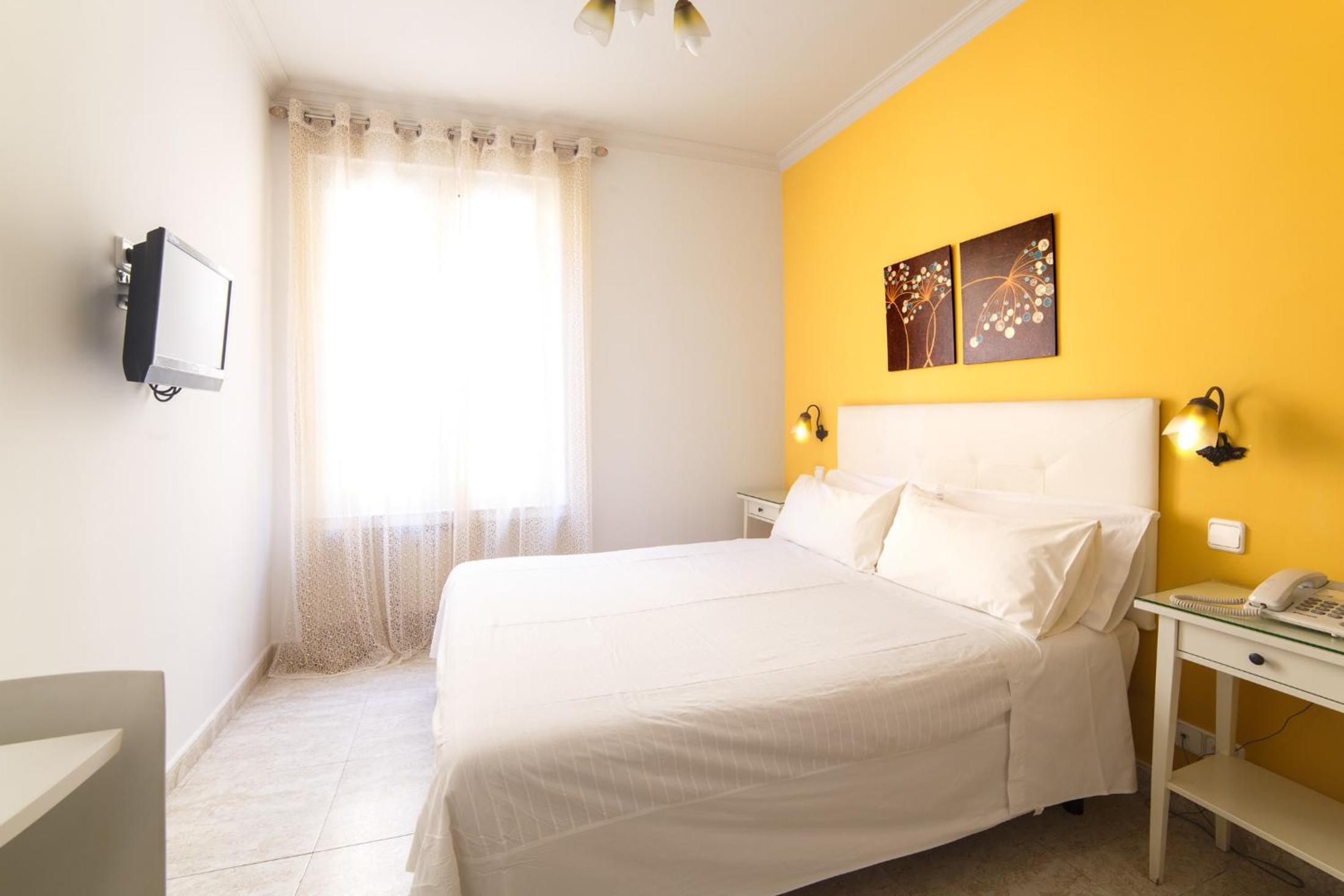 Double Room with Private Bathroom photo 2