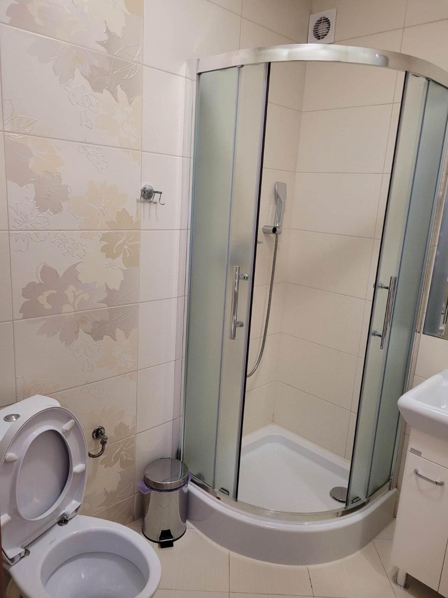 Single Room with Private Bathroom photo 3