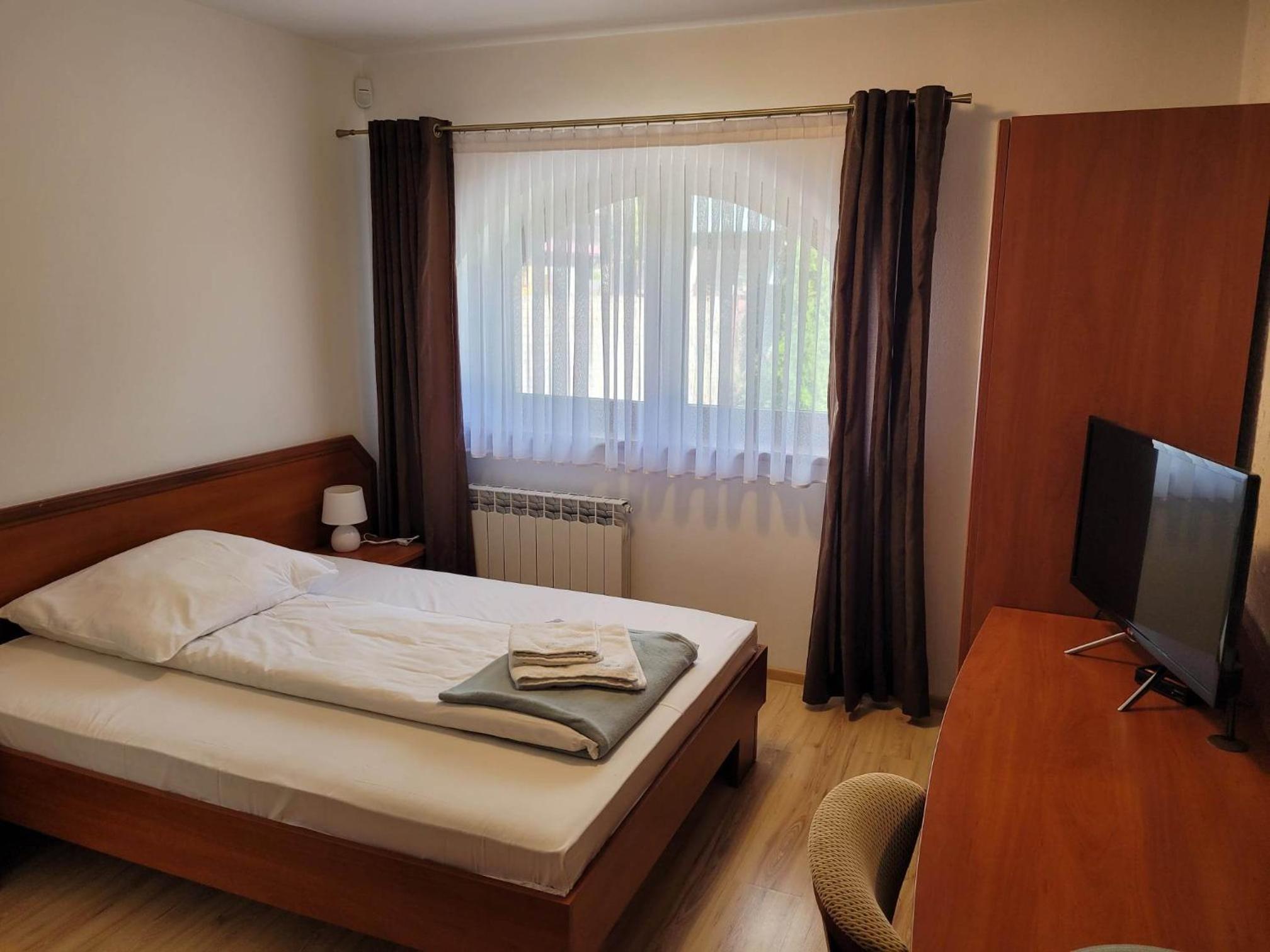 Single Room with Private Bathroom photo 2