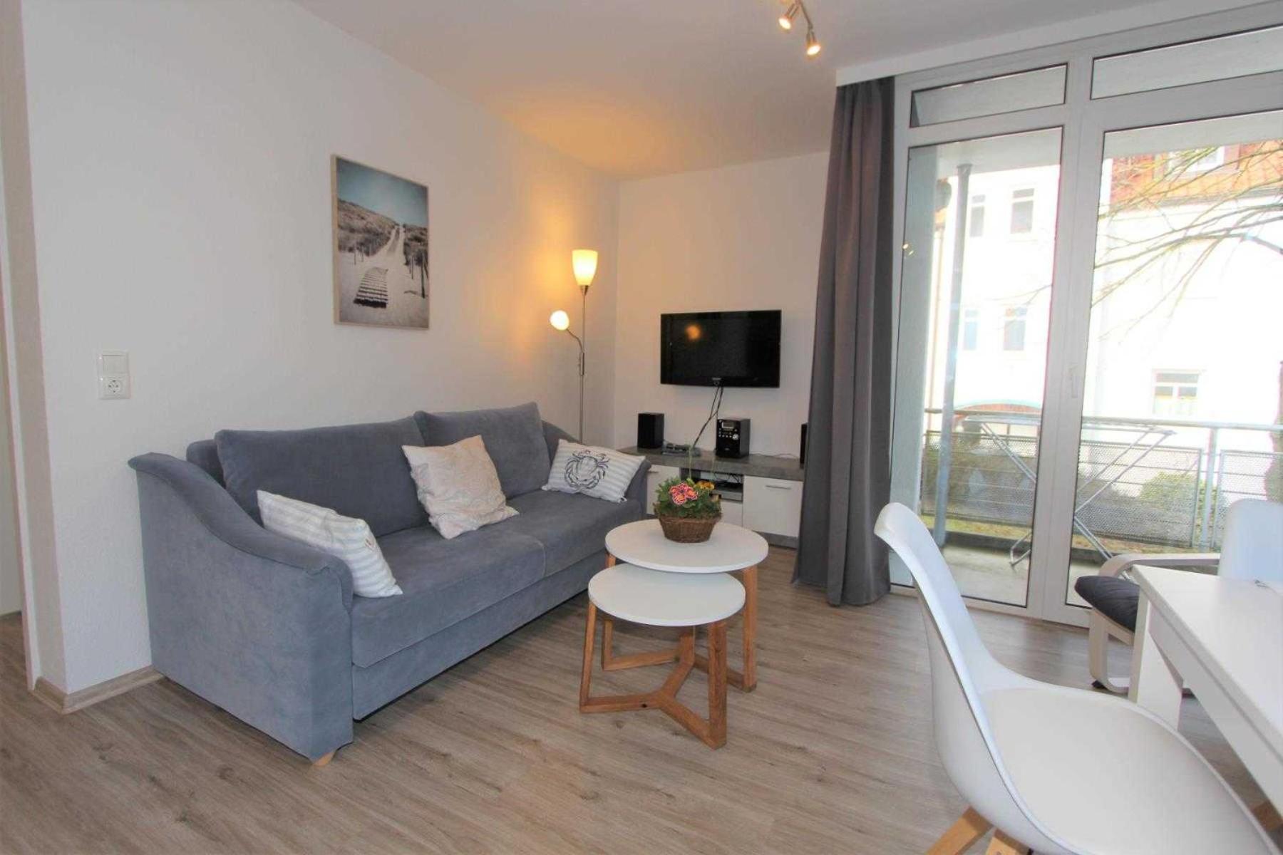 One-Bedroom Apartment with Balcony photo 2