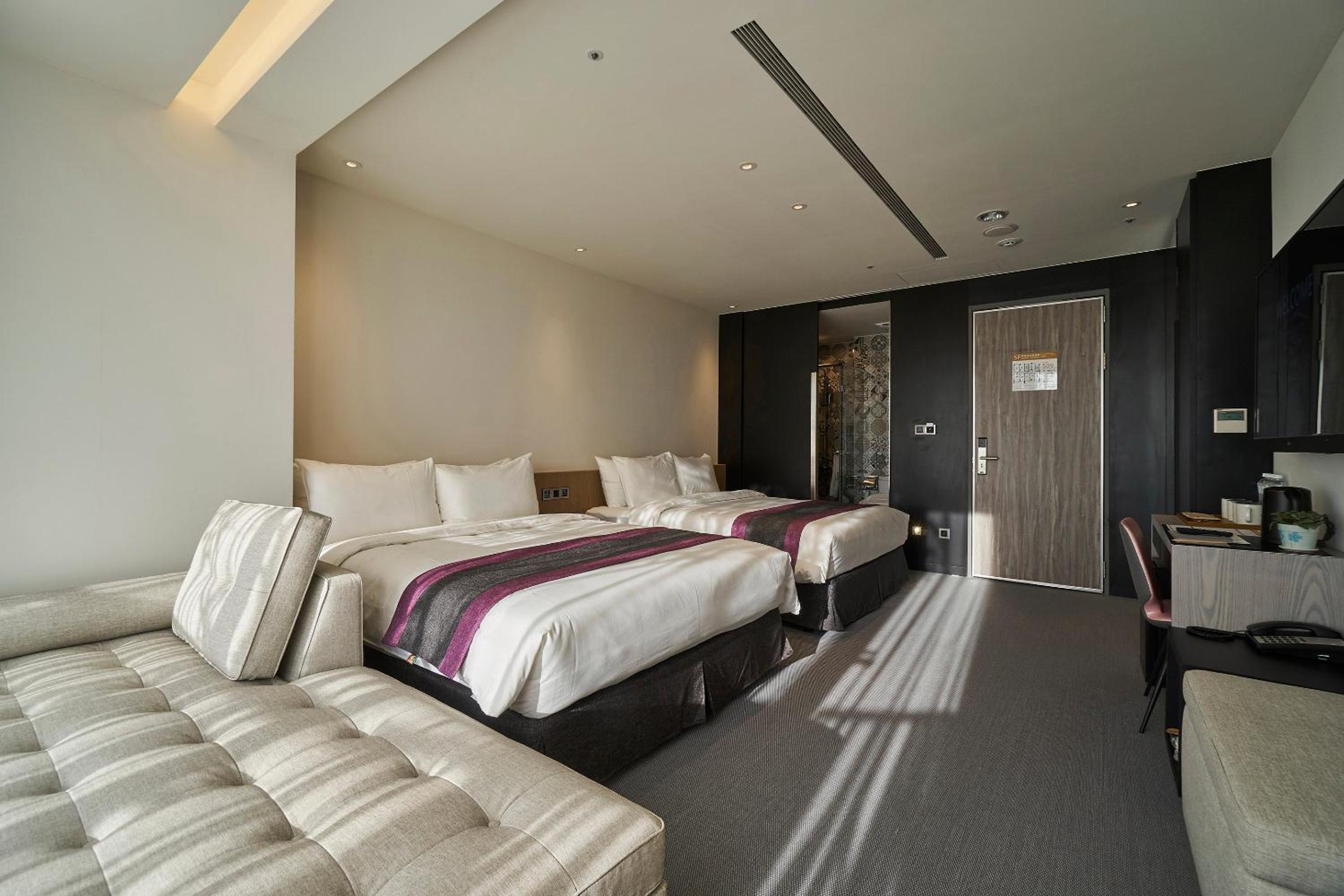 Deluxe Family Room - Photo 1