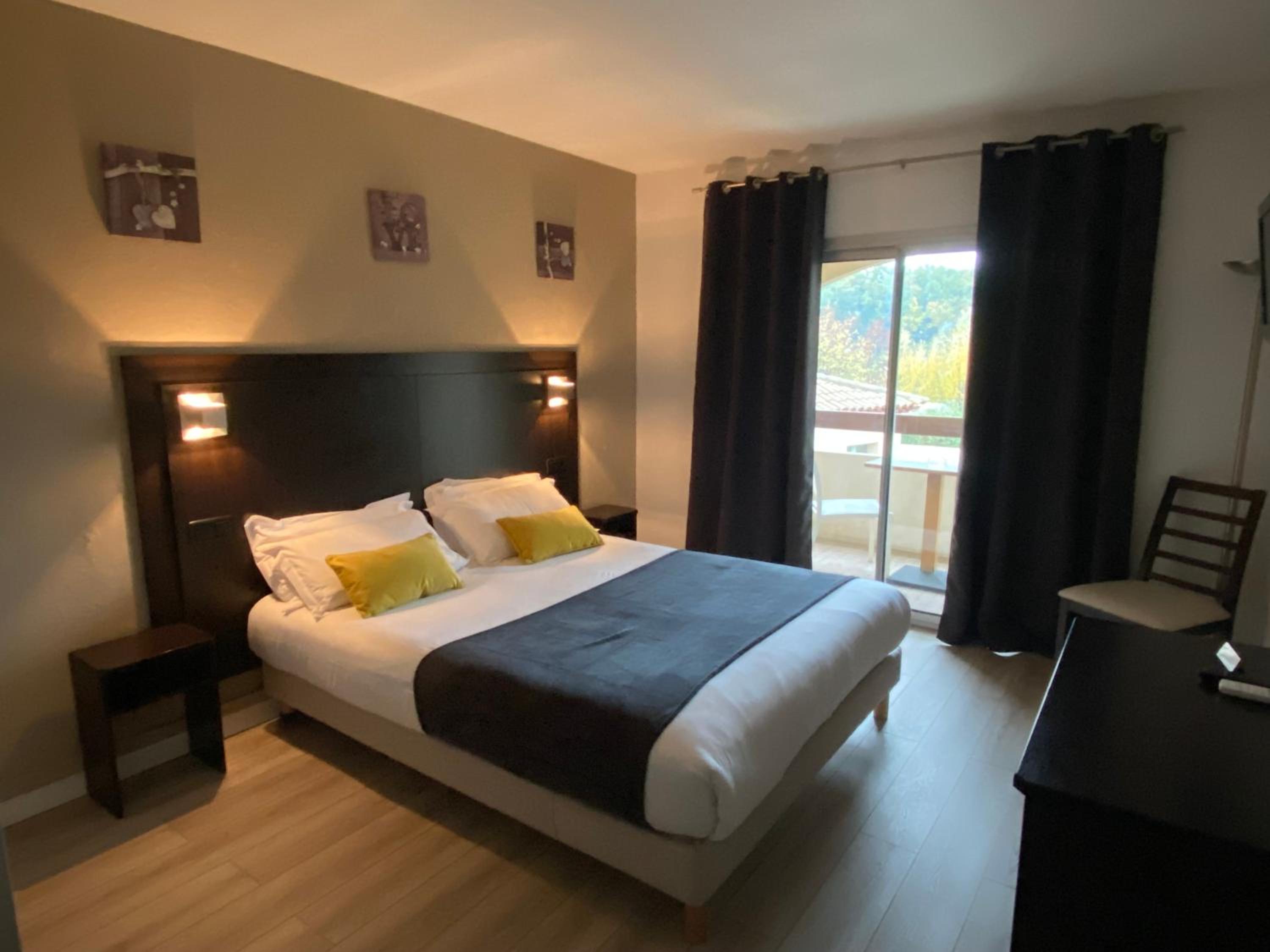 Standard Double Room with Balcony - Photo 1