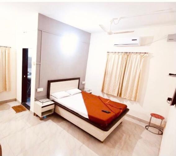 Deluxe Double Room (2 Adults + 1 Child)