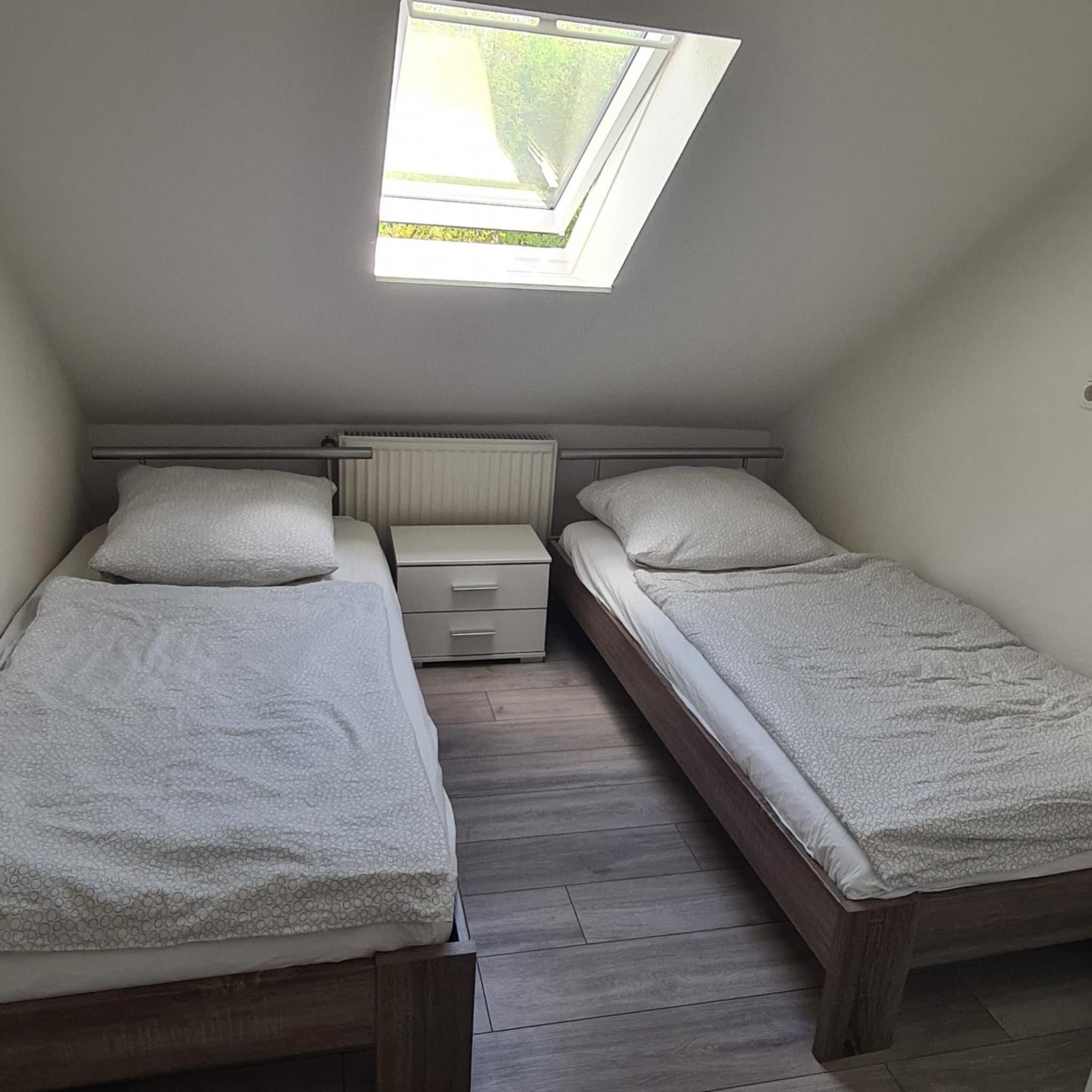 Twin Room - Photo 3