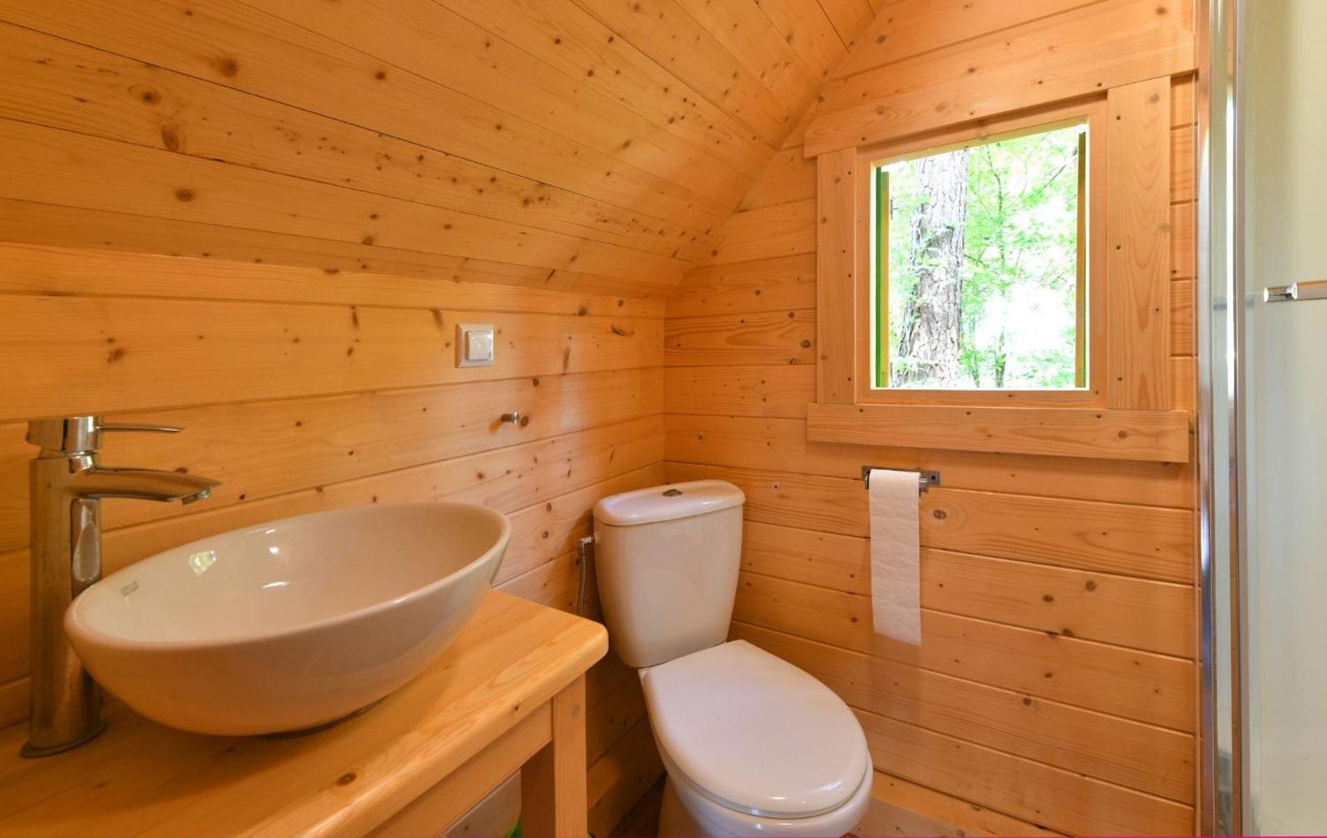 Quadruple Room with Private Bathroom photo 3