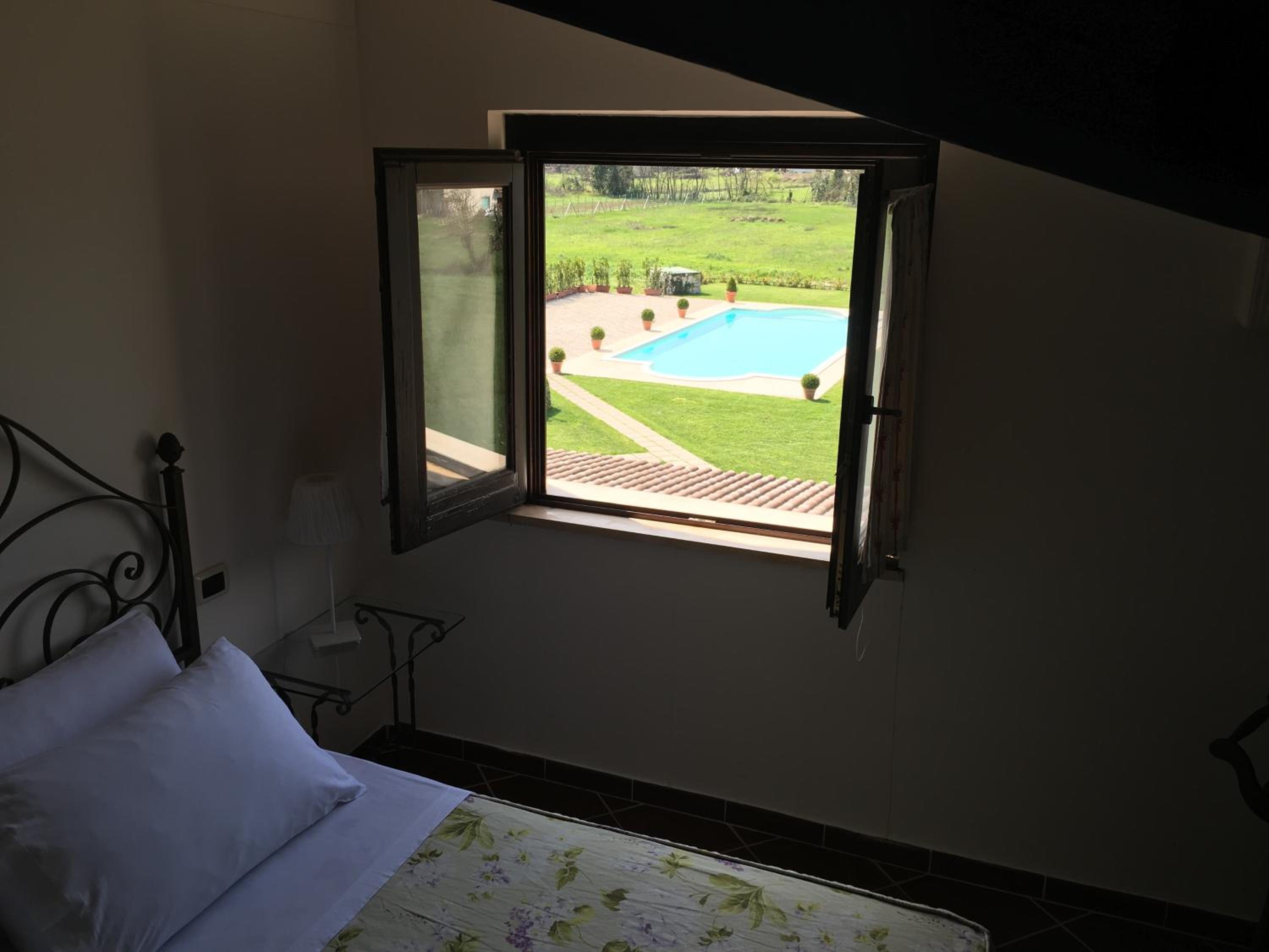 Double Room with Pool View - Photo 2