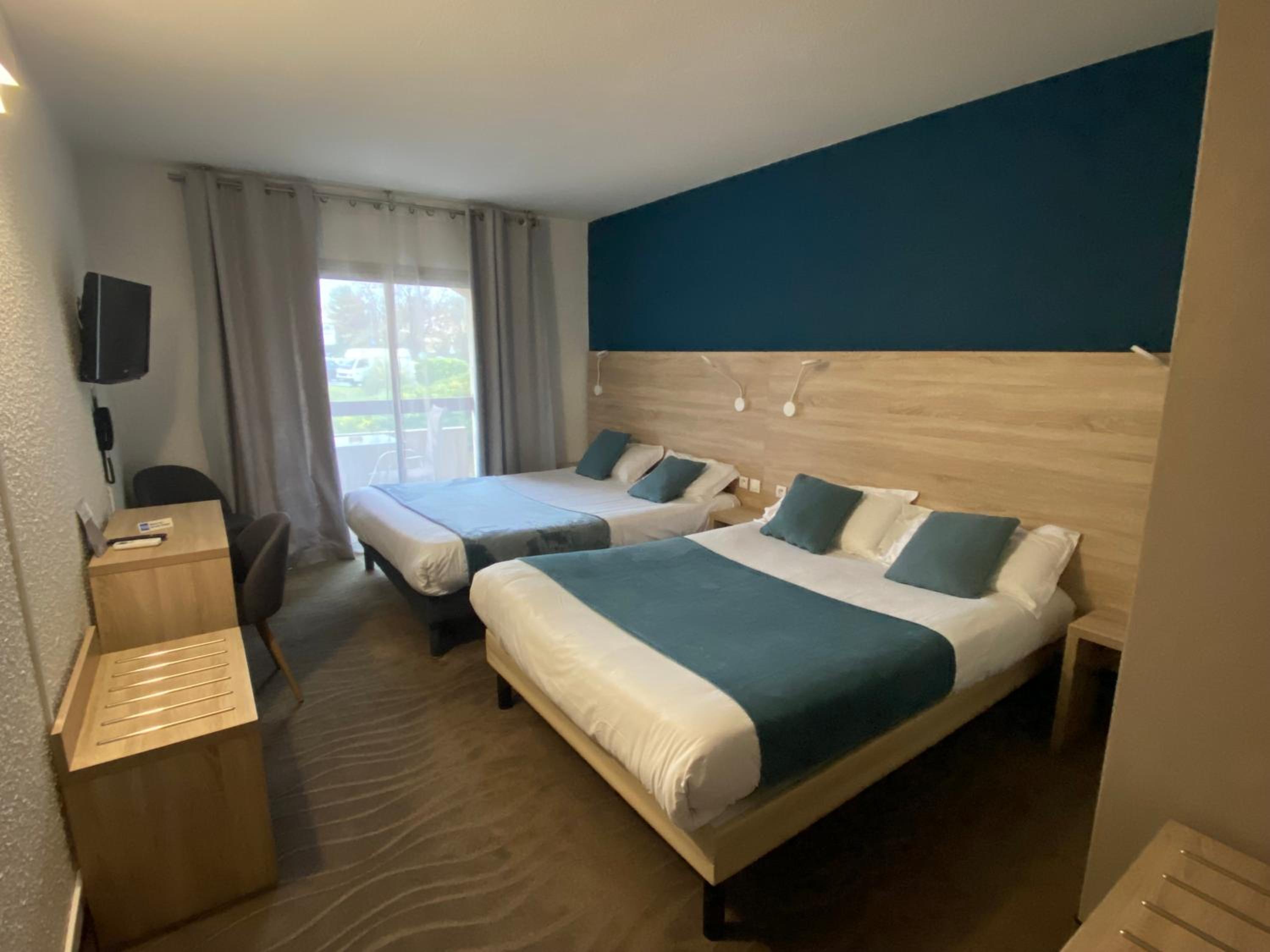Family Quadruple Room With Balcony - Photo 1