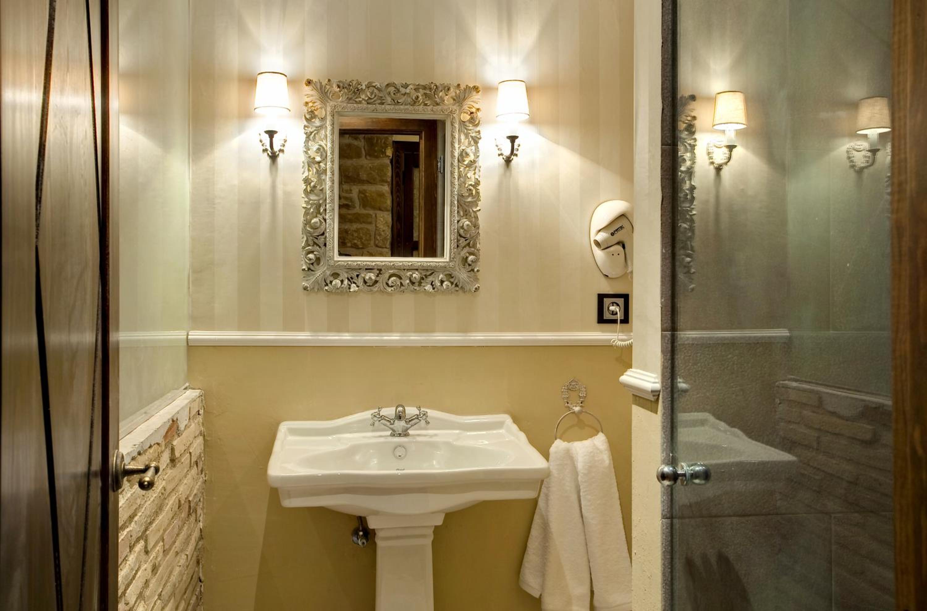 Suite - Photo 2