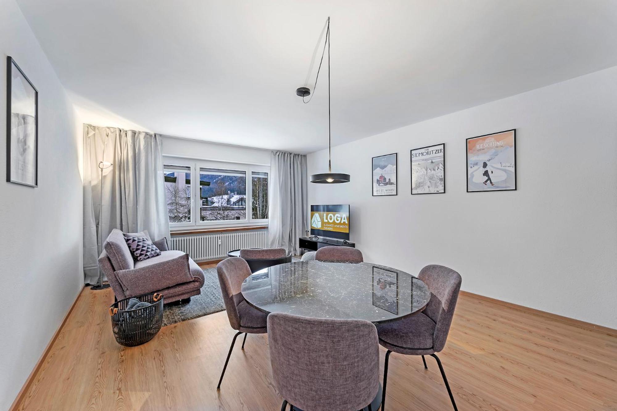 Apartment with Balcony photo 2