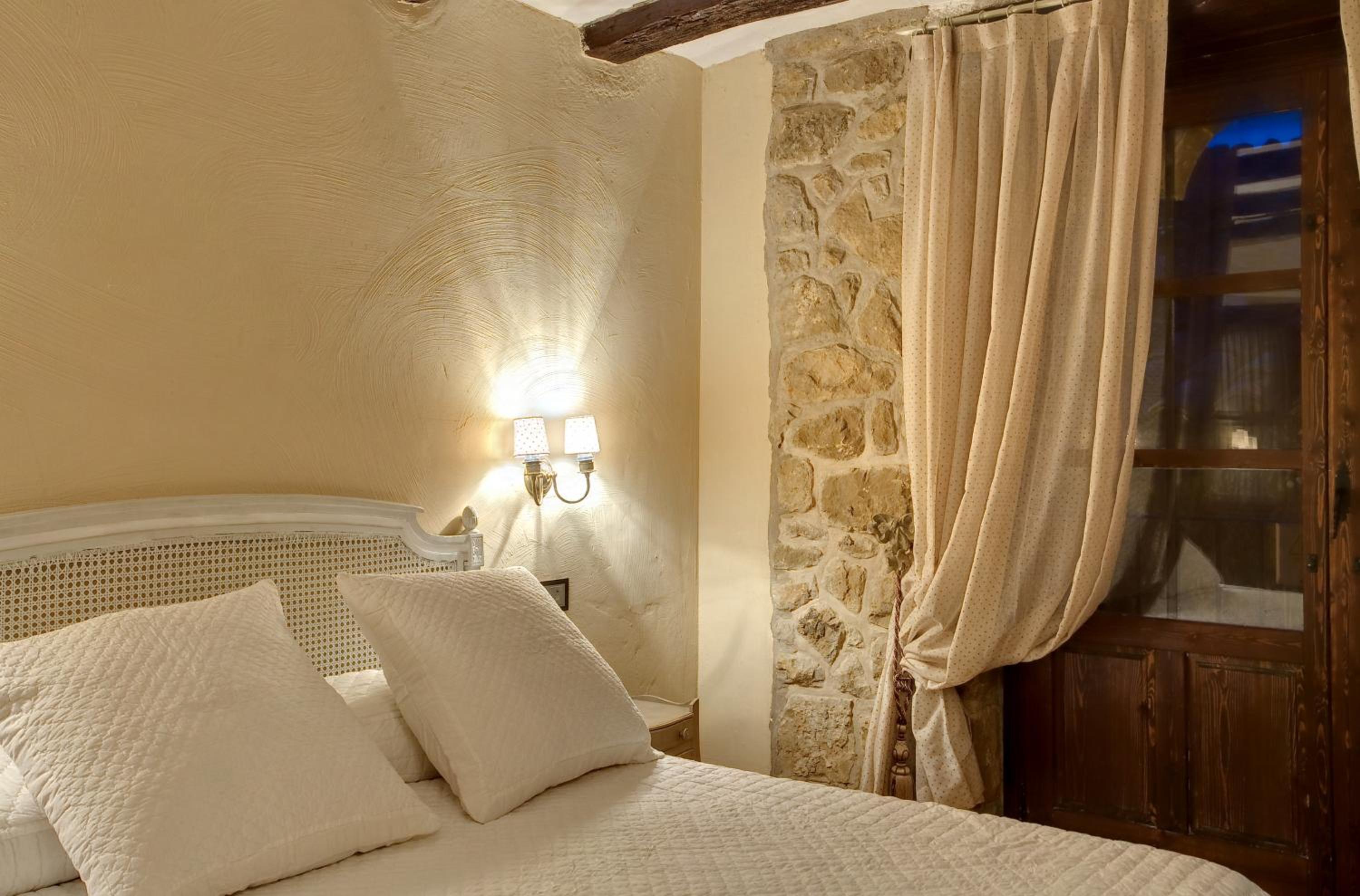 Standard Double Room - Photo 4