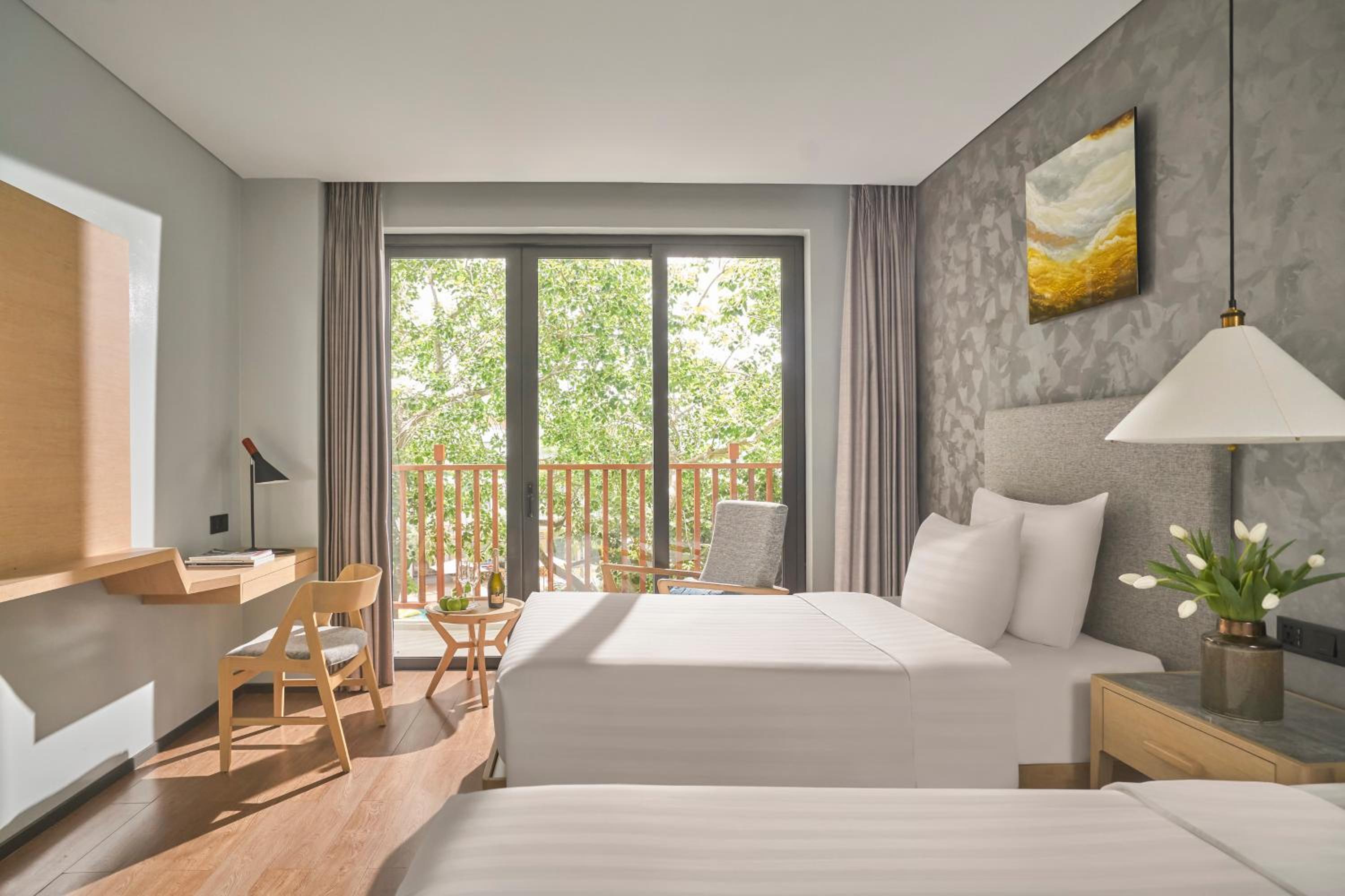 Twin Room with Balcony - Photo 2