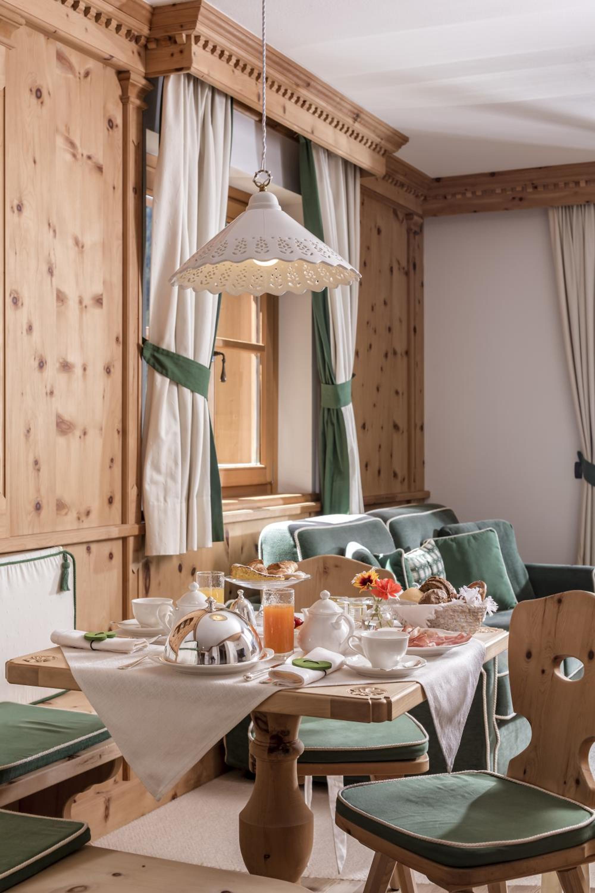 Luxury Suite with Mountain View photo 1