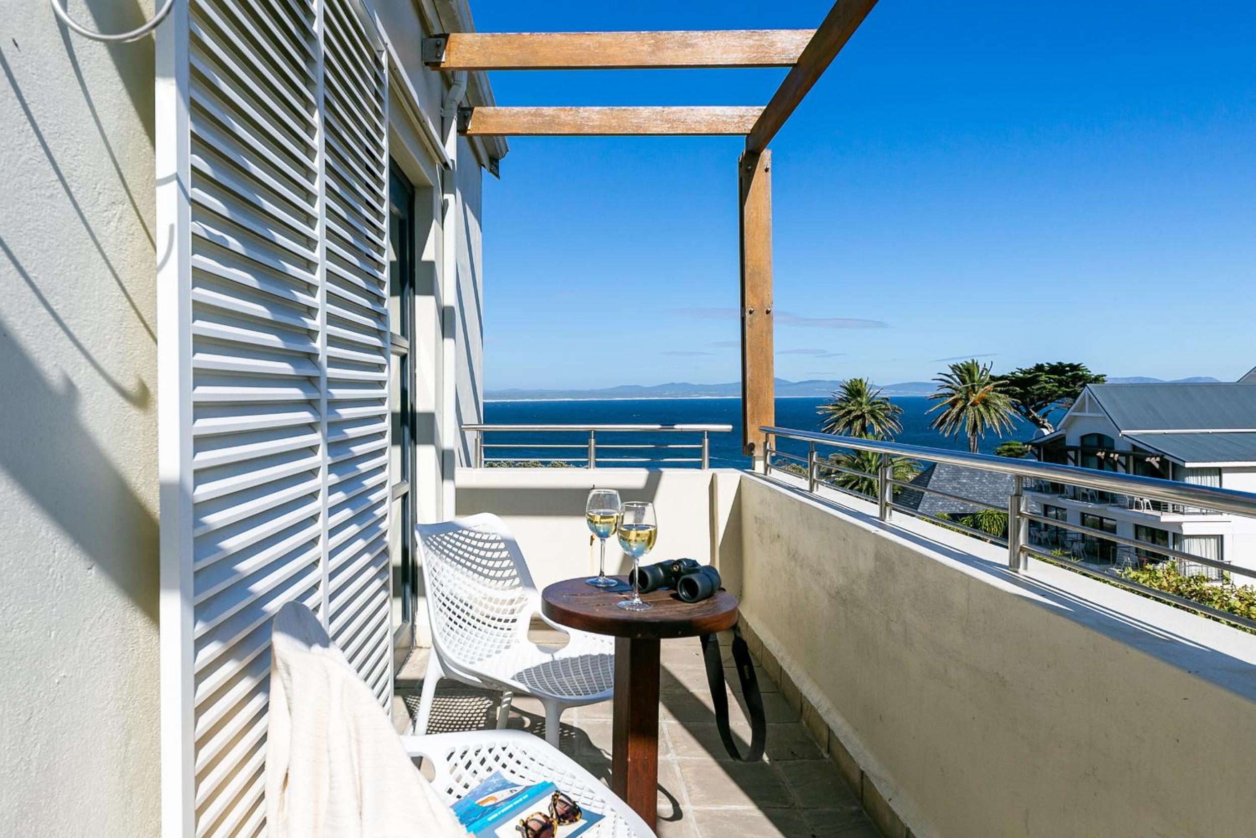 Family Room with Sea View - Photo 5