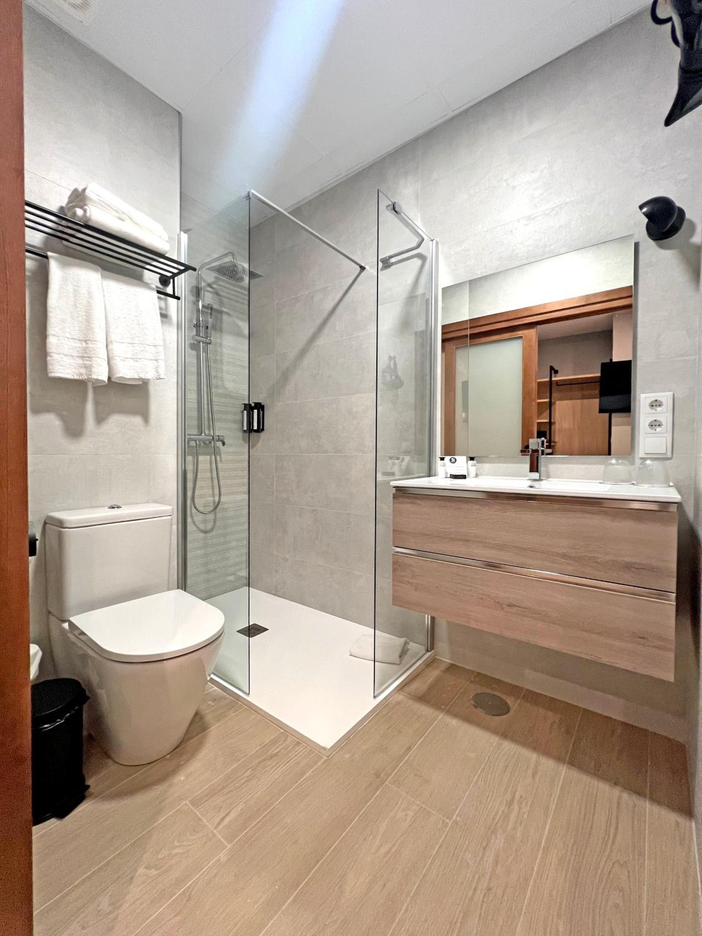 Basic Double Room - Photo 13