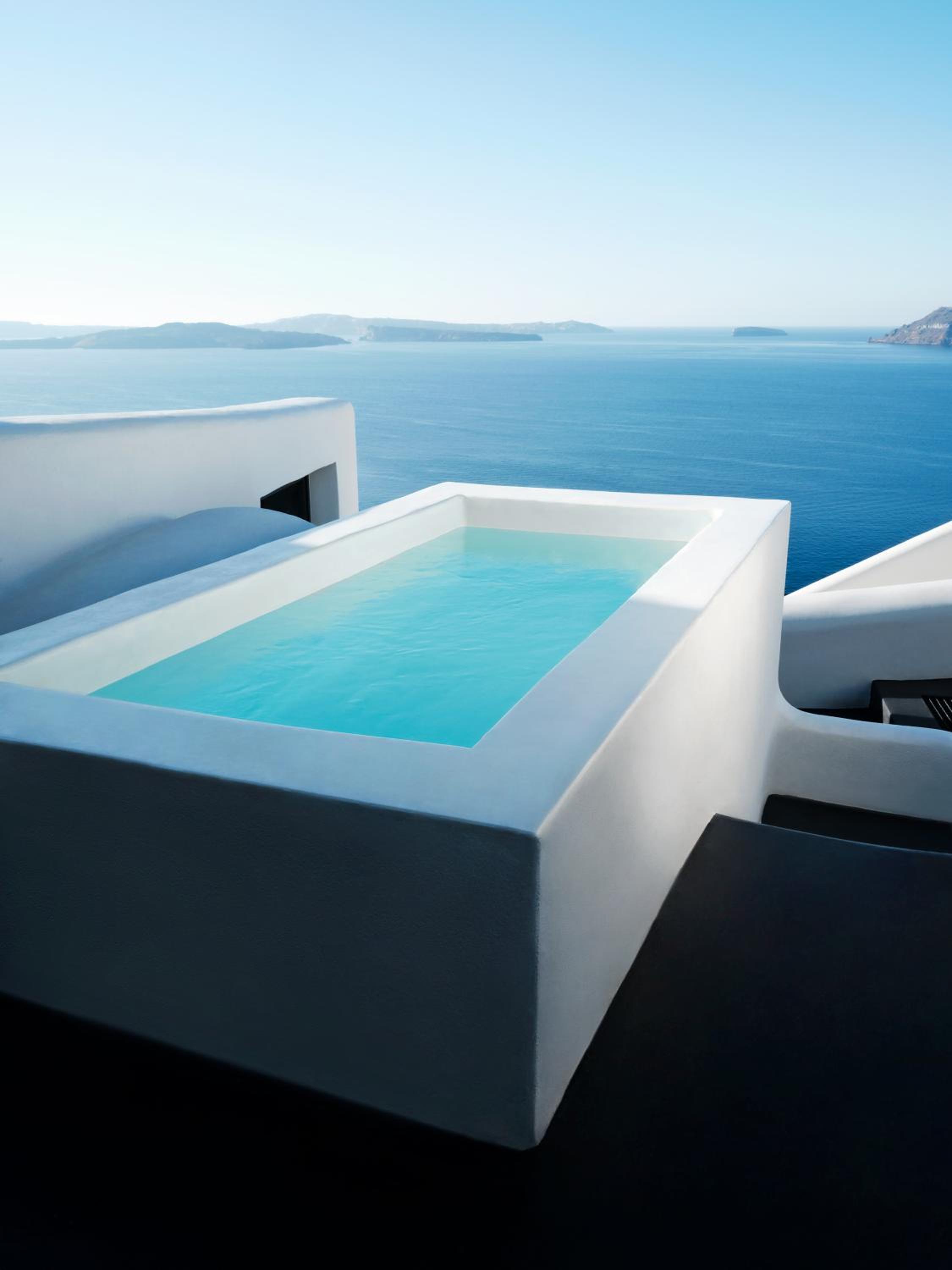 Junior Suite with Outdoor Hot Tub & Caldera View photo 2